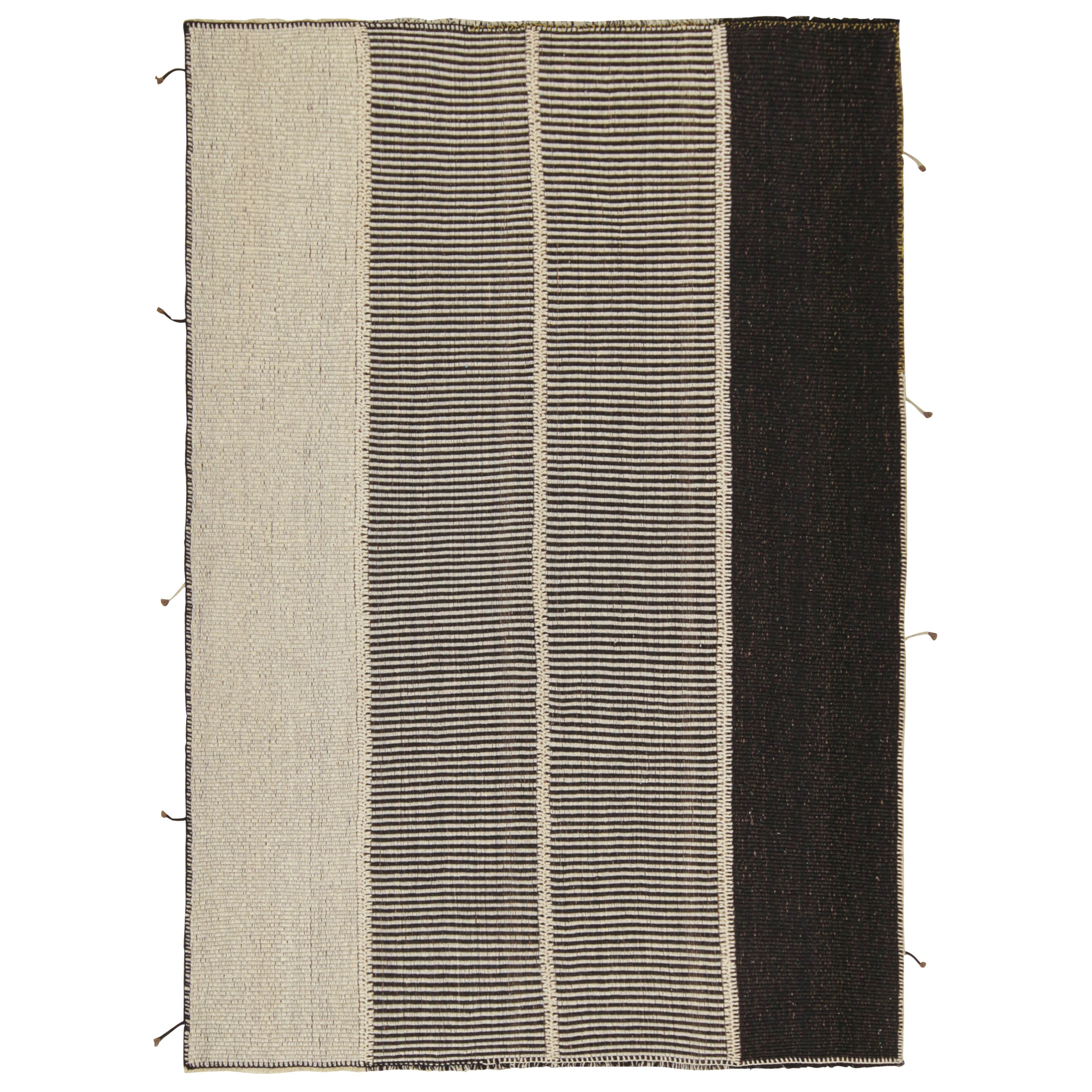 Il design personalizzato di Rug & Kilim con strisce beige-marrone, nere e bianche.
