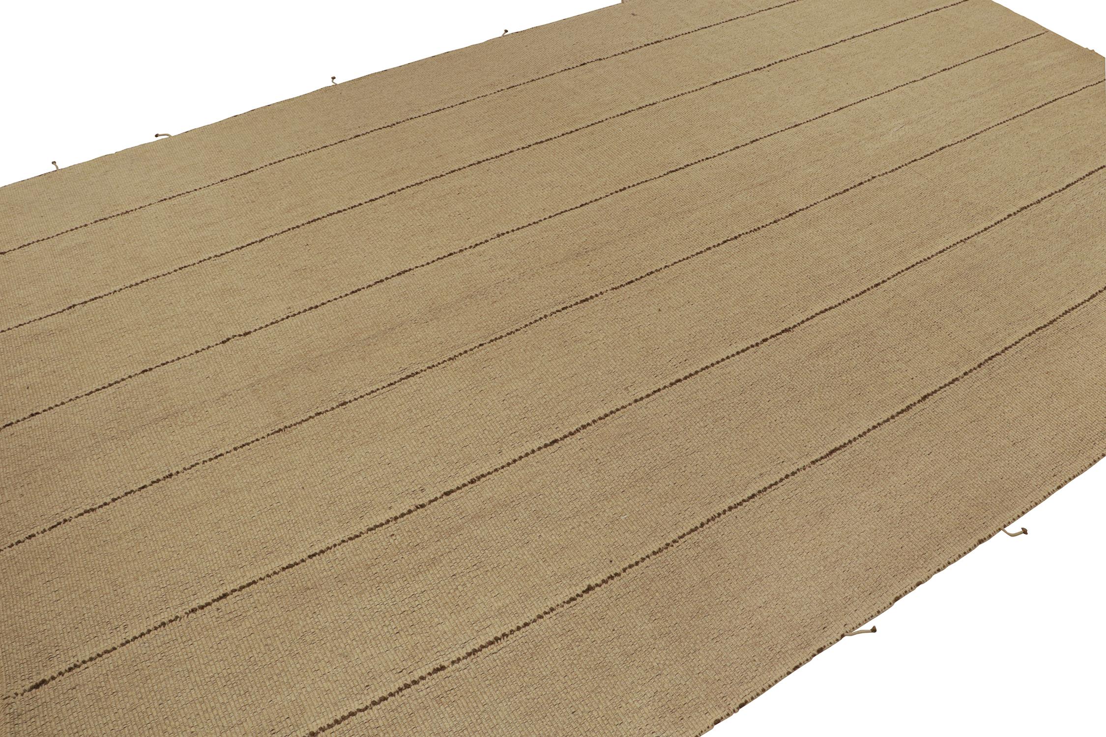 Afghano Rug & Kilim: Kilim personalizzato in beige con strisce marroni in vendita