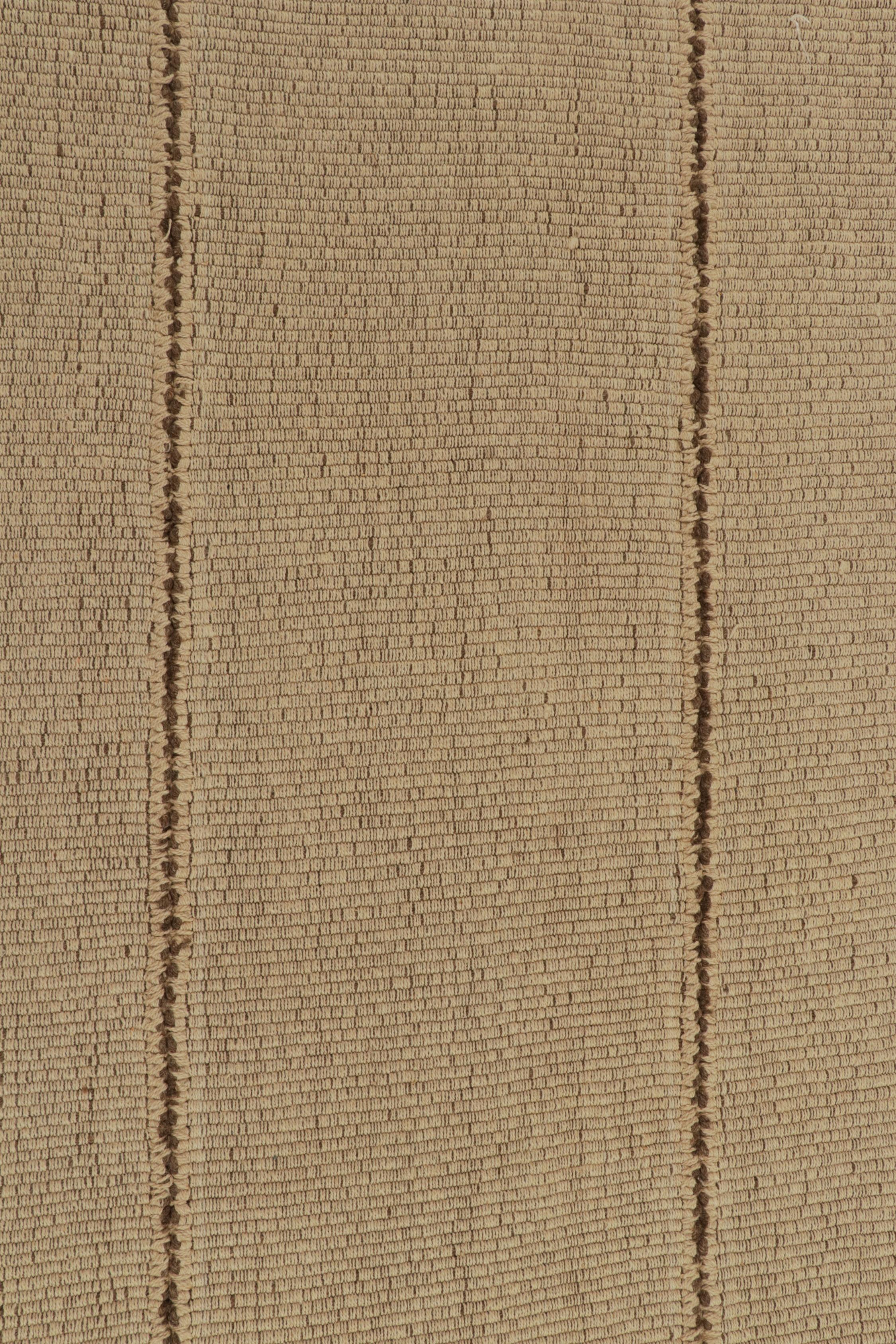 XXI secolo e contemporaneo Rug & Kilim: Kilim personalizzato in beige con strisce marroni in vendita