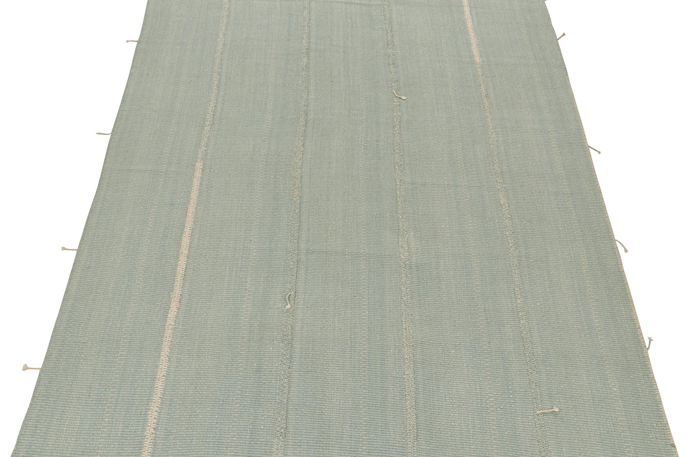 Tissé à la main en laine, ce motif Kilim personnalisé fait partie d'une nouvelle ligne audacieuse de tissages plats contemporains de Rug & Kilim.

Plus loin dans le Design :

Le 