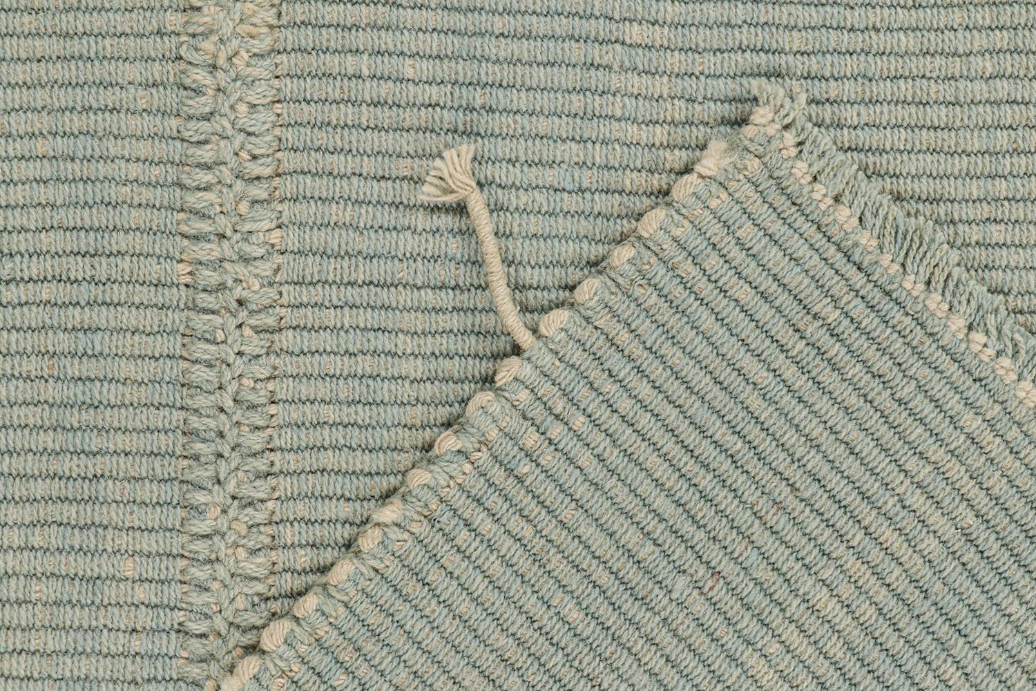 Alfombra personalizada Rug & Kilim de rayas azules y beige Siglo XXI y contemporáneo en venta