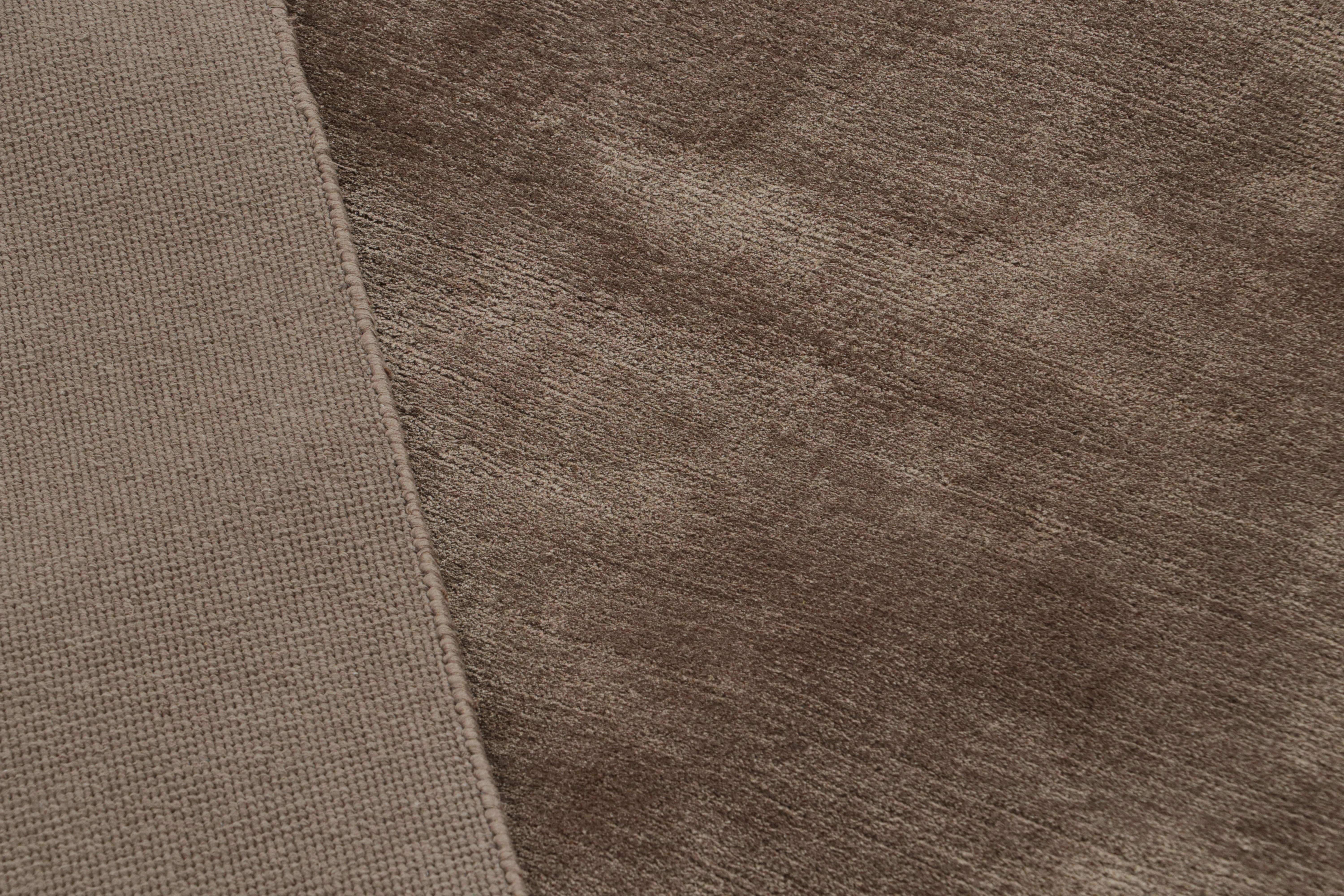 Alfombra moderna personalizada de Rug & Kilim en marrón sólido Seda en venta