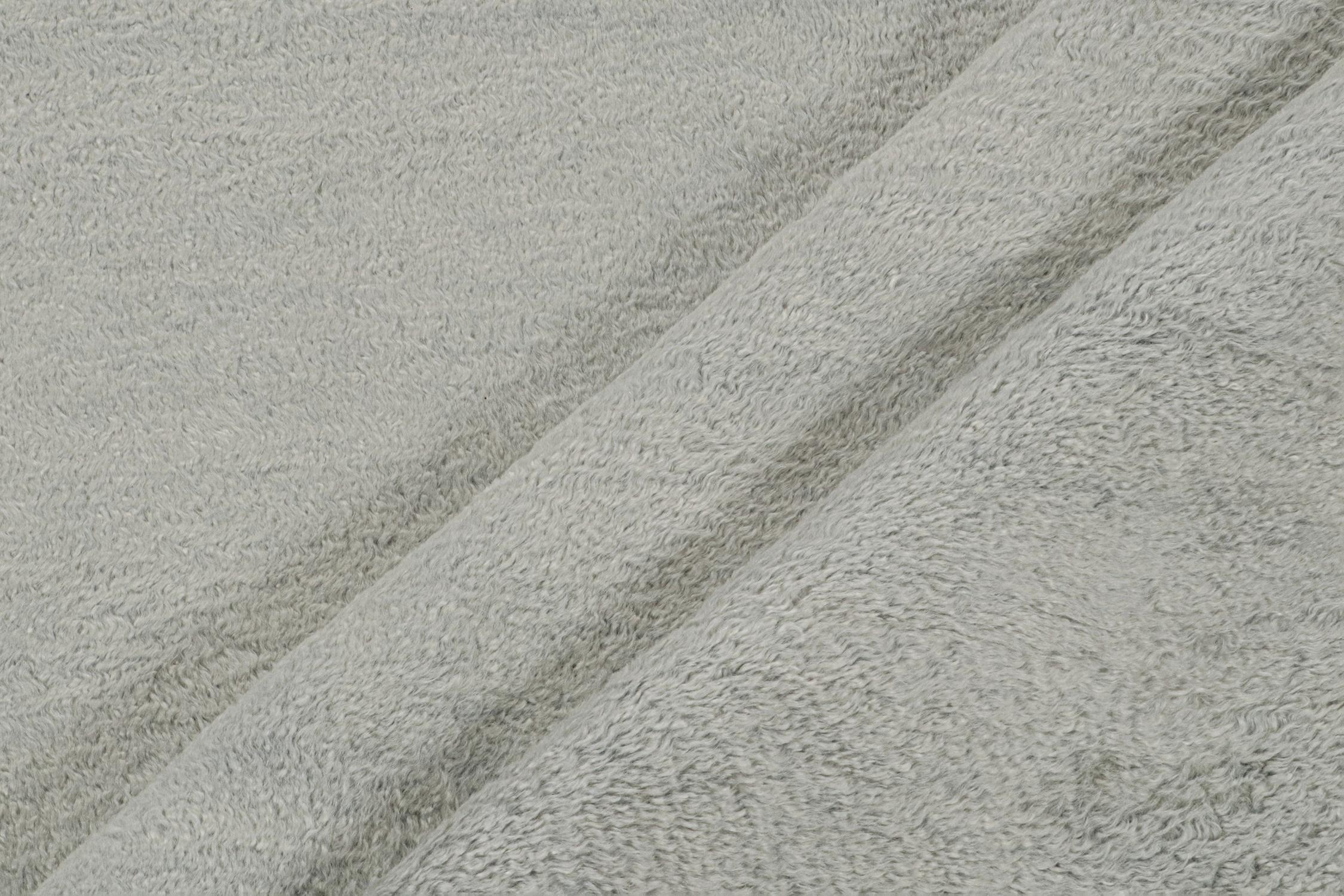Rug & Kilims individuelles Mohair-Teppichdesign in Silber-Grau im Zustand „Neu“ im Angebot in Long Island City, NY