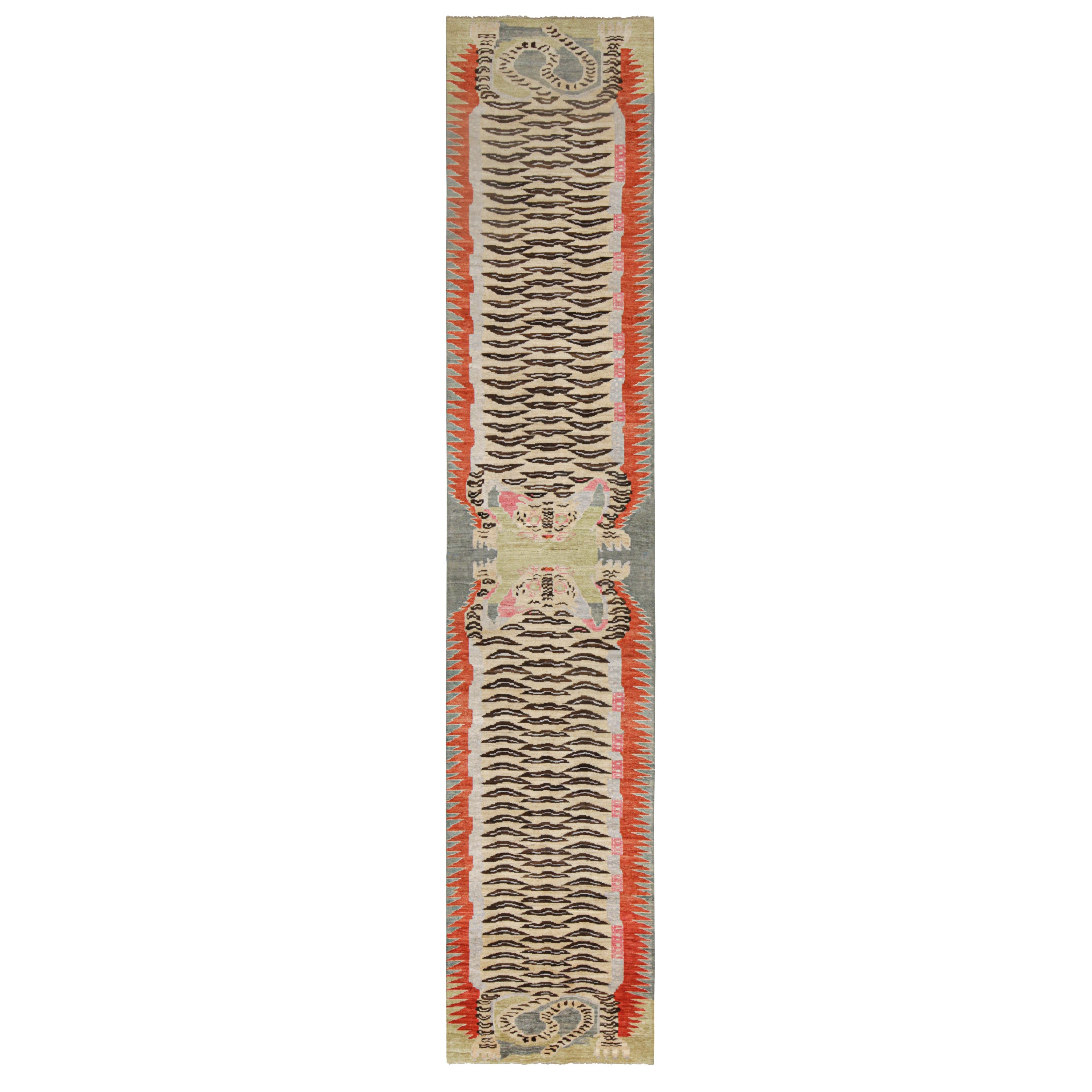 Design/One de Rug & Kilim pour un tapis de course en peau de tigre avec pictogramme en vente