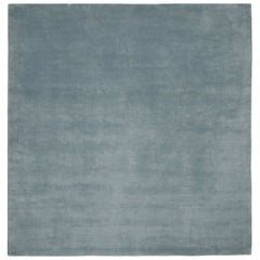 Rug & Kilim: design personalizzato di un tappeto liscio con toni blu cielo