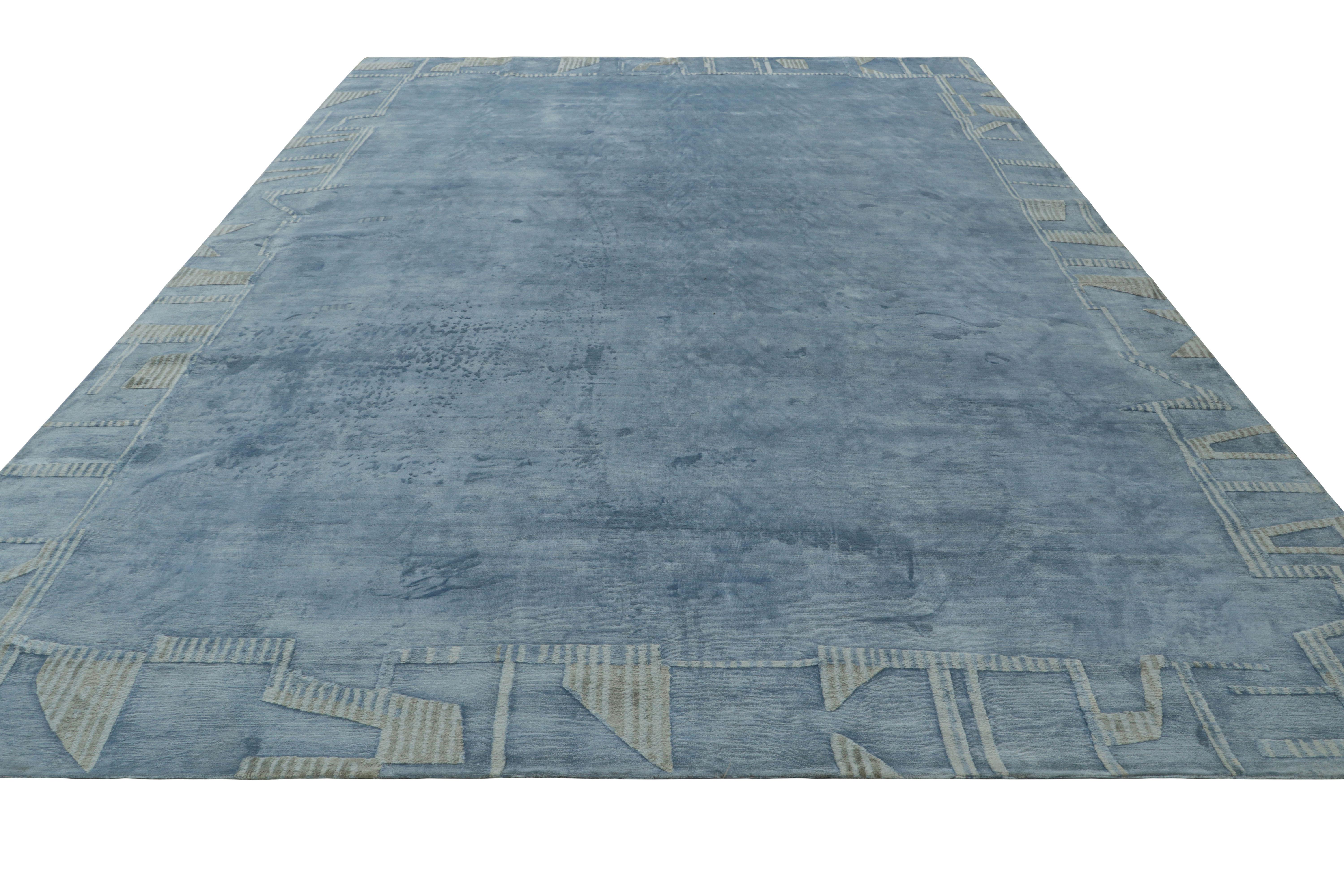 Nepalese Rug & Kilim: Tappeto personalizzato in campo aperto blu con accenti bianchi in vendita