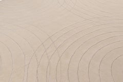 Rug & Kilim's individuelles Teppichdesign in Cremeweiß mit Hoch-Tief-Kreismustern