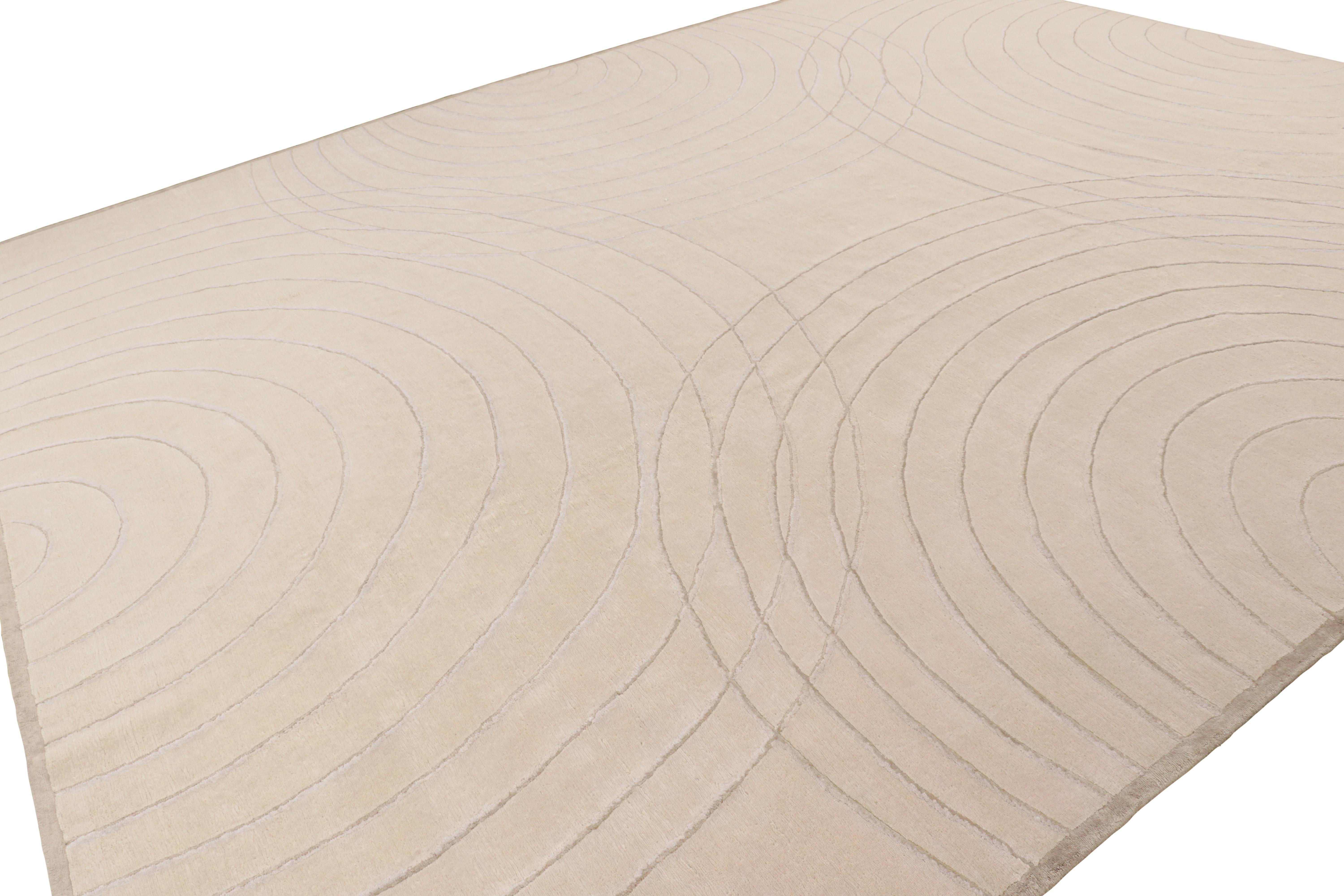 Rug & Kilim's individuelles Teppichdesign in Cremeweiß mit Hoch-Tief-Kreismustern (Indisch) im Angebot