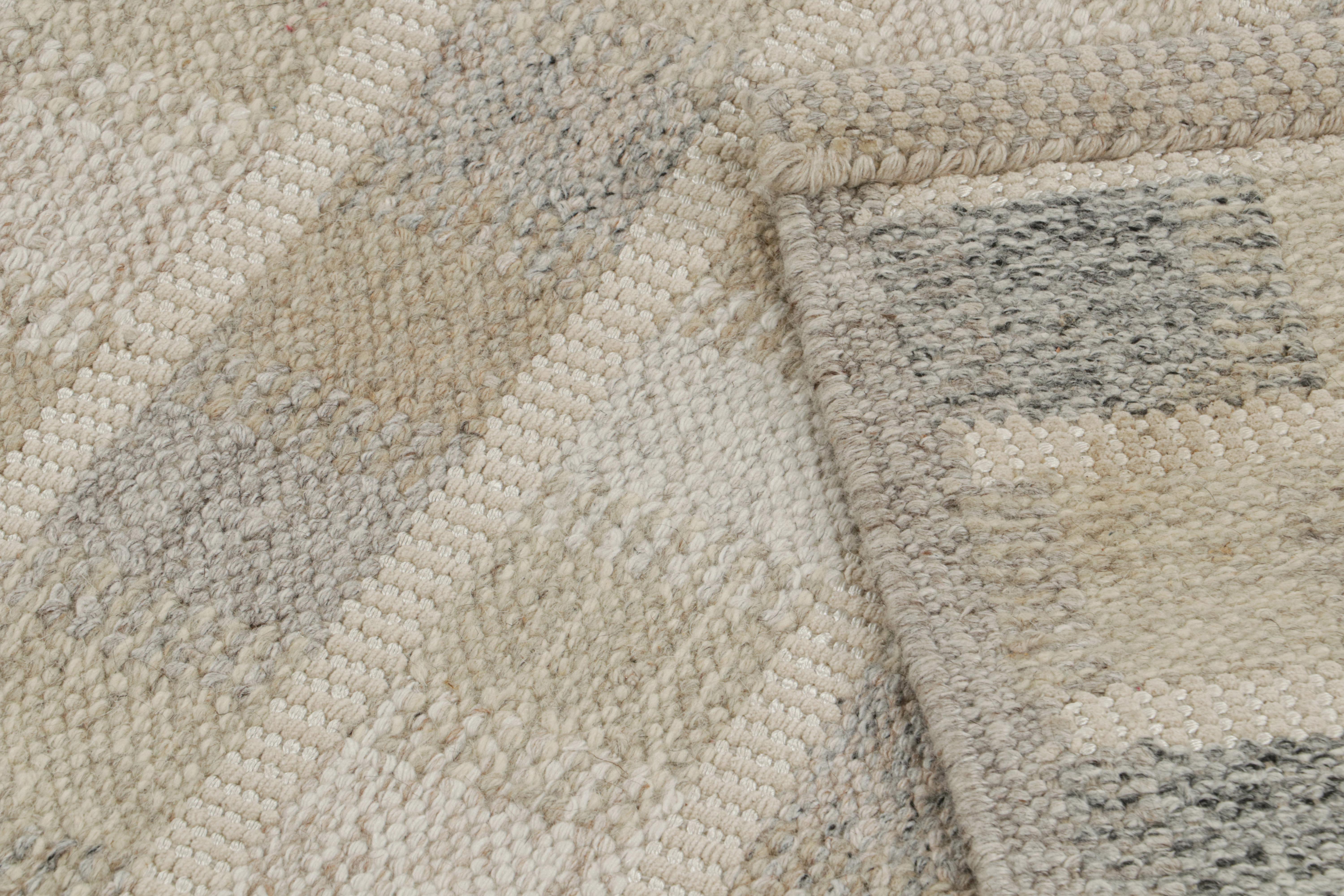 Rug & Kilims maßgeschneiderter skandinavischer Kilimteppich mit geometrischen Mustern (21. Jahrhundert und zeitgenössisch) im Angebot