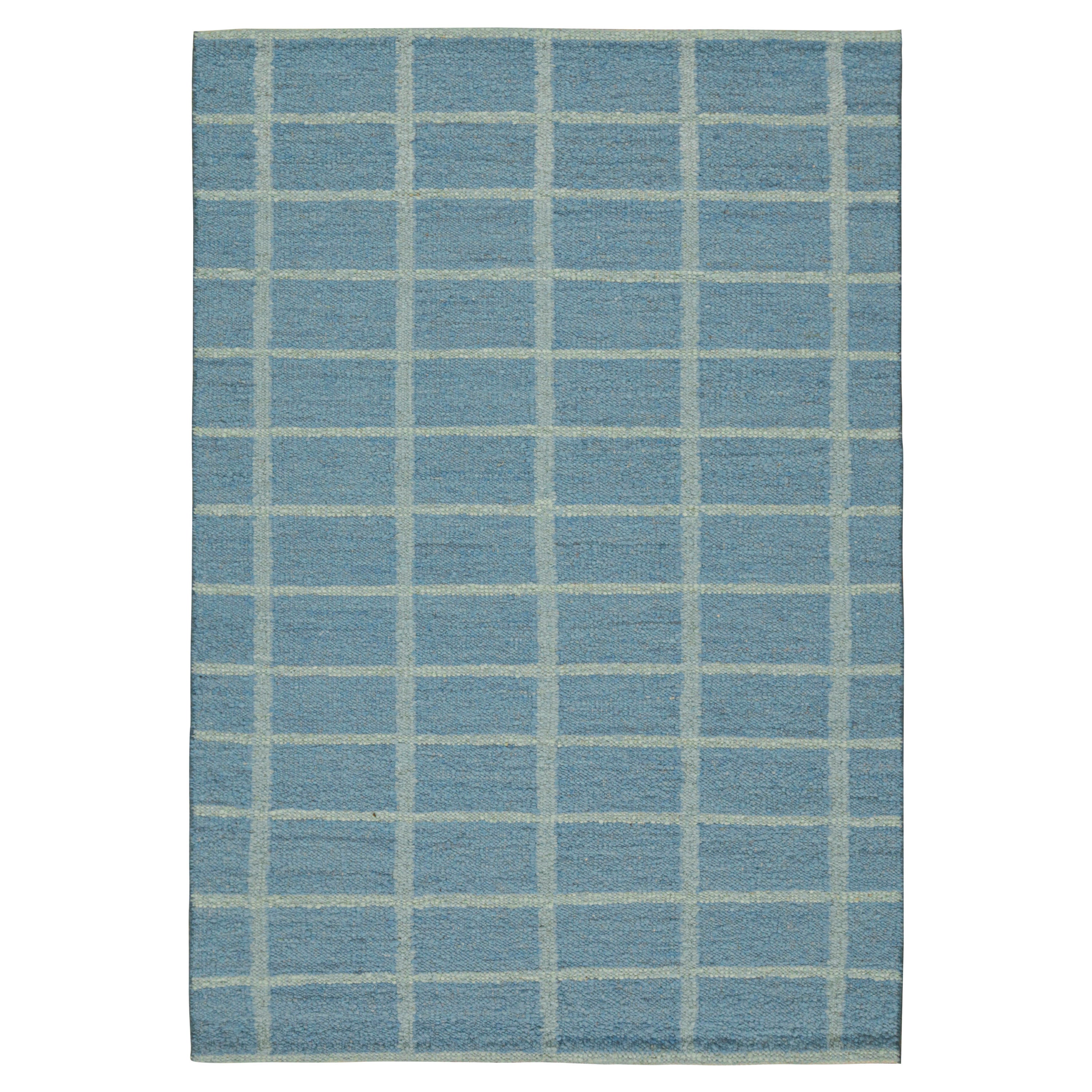 Maßgefertigter Kilim im skandinavischen Stil von Rug & Kilim in Blau- und Weiß-Tönen im Angebot