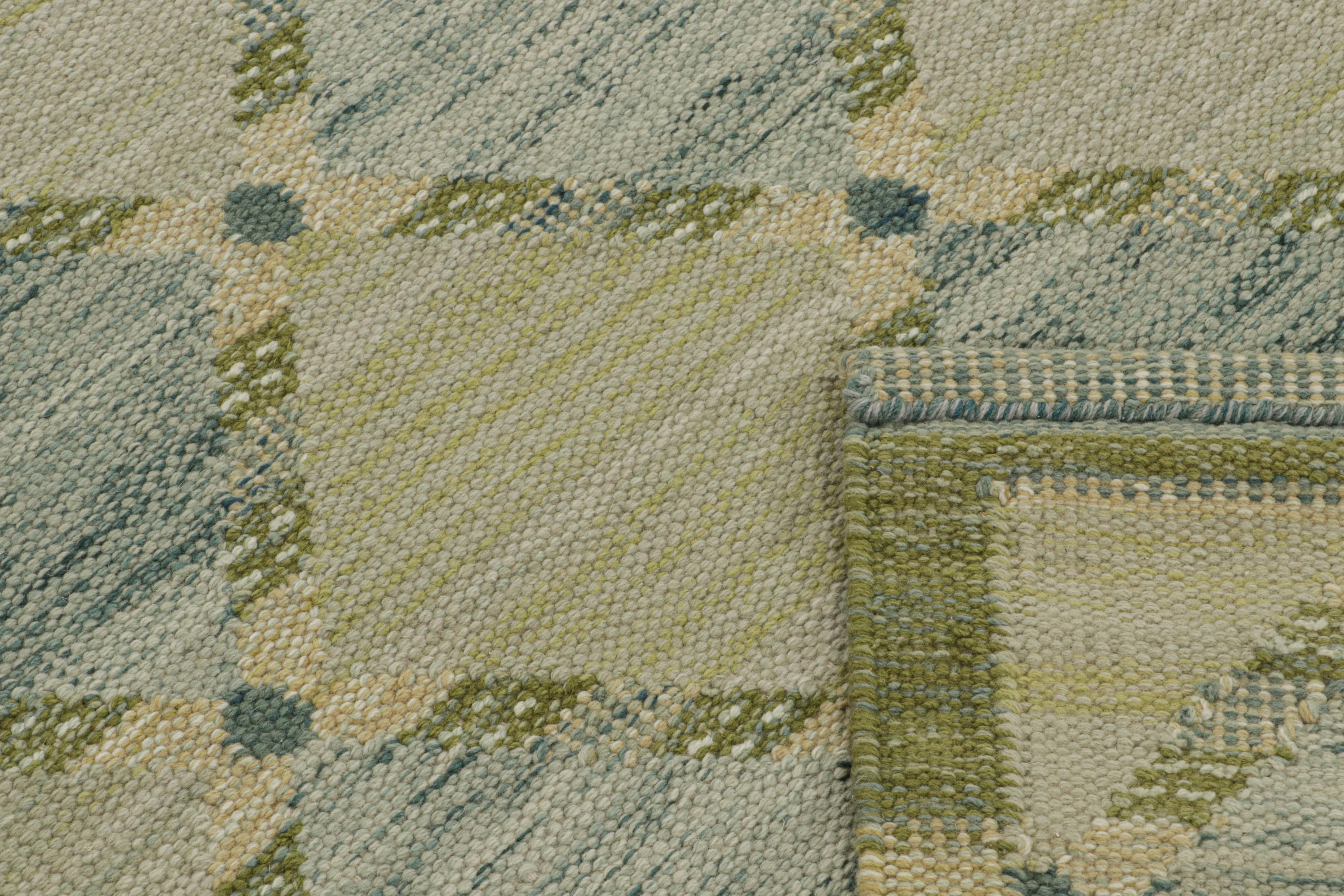 XXIe siècle et contemporain Rug & Kilim's Custom Scandinavian Style Kilim rug Design with Geometric Pattern (tapis de style scandinave à motifs géométriques) en vente