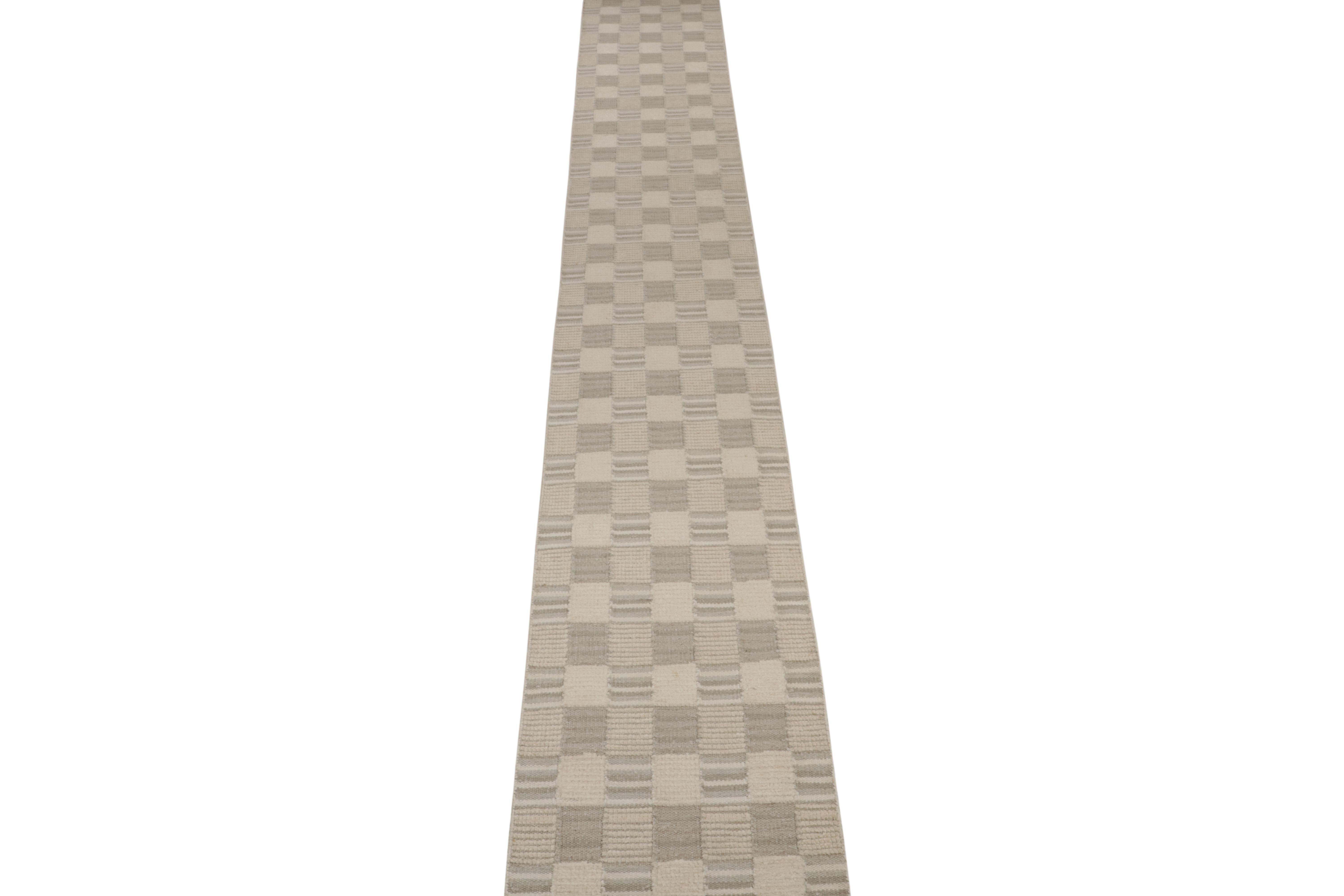 Ein eleganter 2x22 Kelim im schwedischen Stil aus der preisgekrönten skandinavischen Flachgewebekollektion von Rug & Kilim. 

Weiter zum Design: 

Dieser Läufer zeichnet sich durch eine subtile Hoch-Tief-Struktur in Verbindung mit geometrischen
