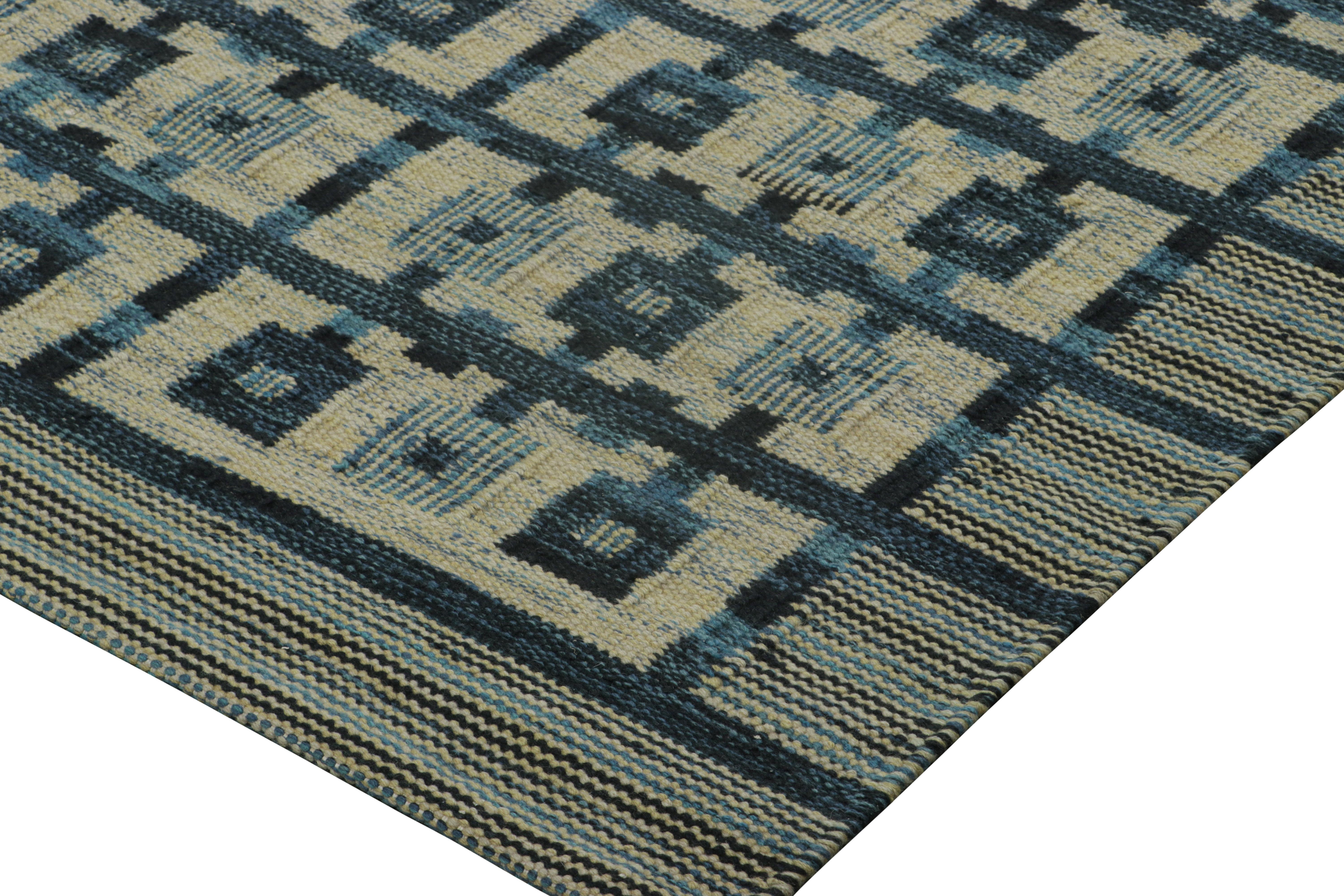 Tissé à la main Rug & Kilim's Custom Scandinavian Style Rug Design, Blue with Geometric Patterns (tapis de style scandinave personnalisé, bleu avec motifs géométriques) en vente