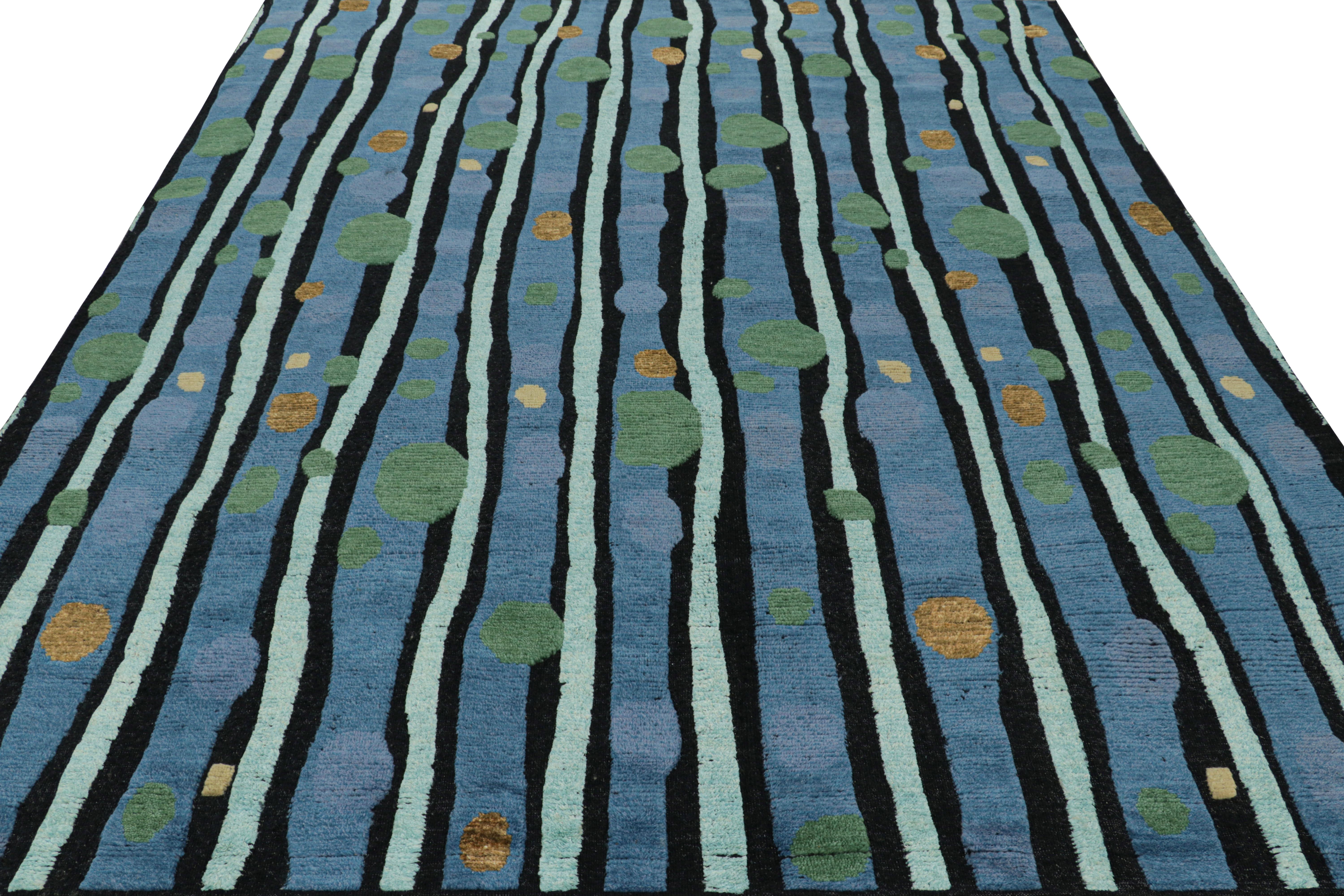 Annodato a mano Rug & Kilim: design personalizzato di un tappeto in stile scandinavo in blu con motivi astratti in vendita