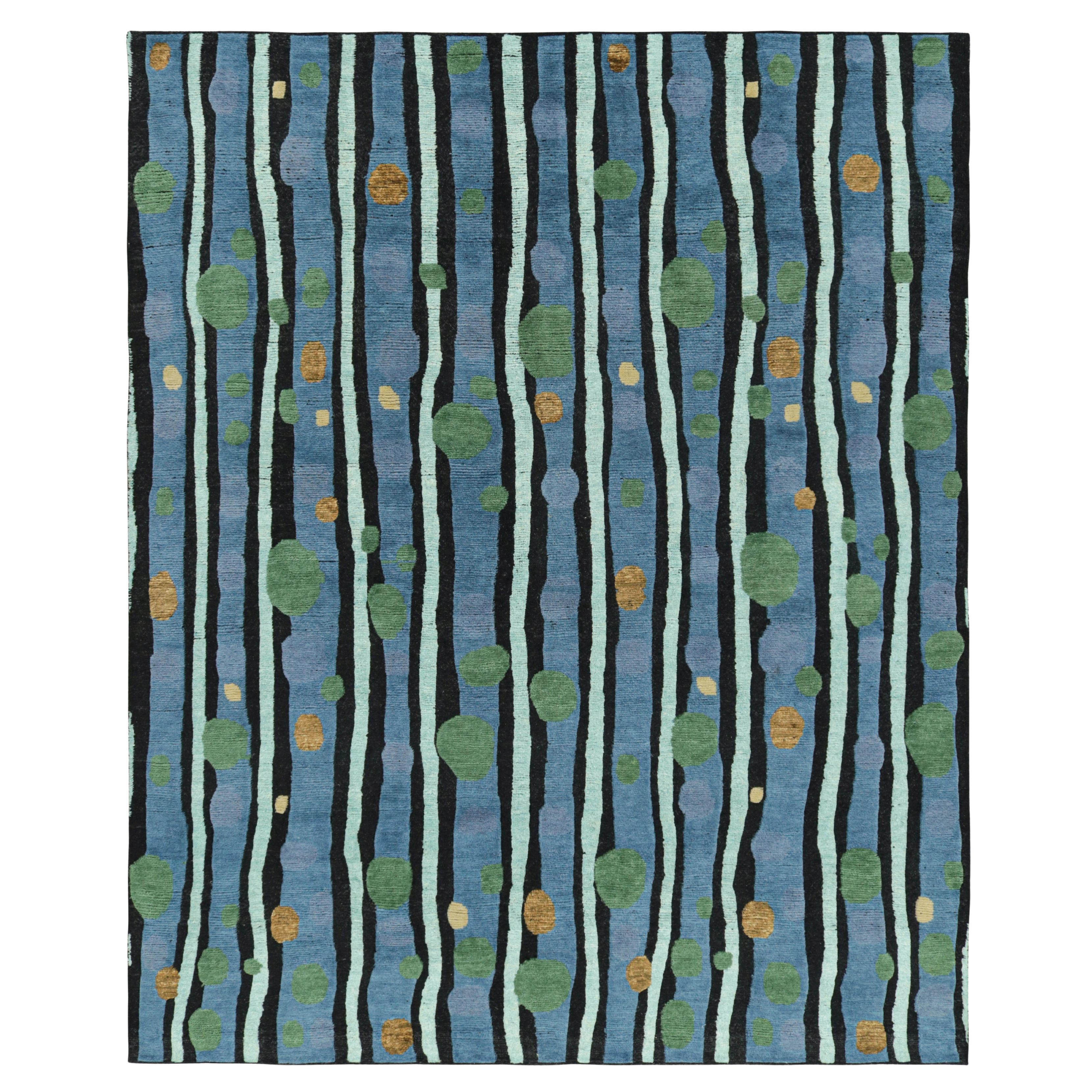 Rug & Kilim's individuelles skandinavisches Teppichdesign in Blau mit abstraktem Muster