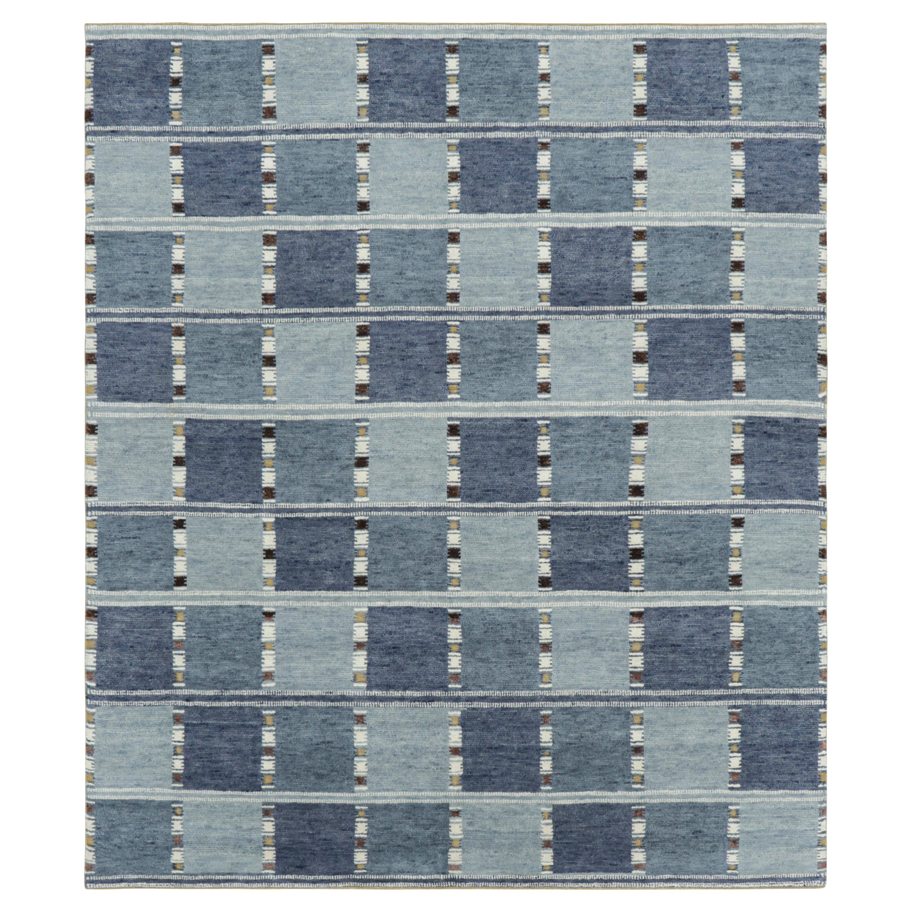 Rug & Kilim's individuelles skandinavisches Teppichdesign mit blauen geometrischen Mustern