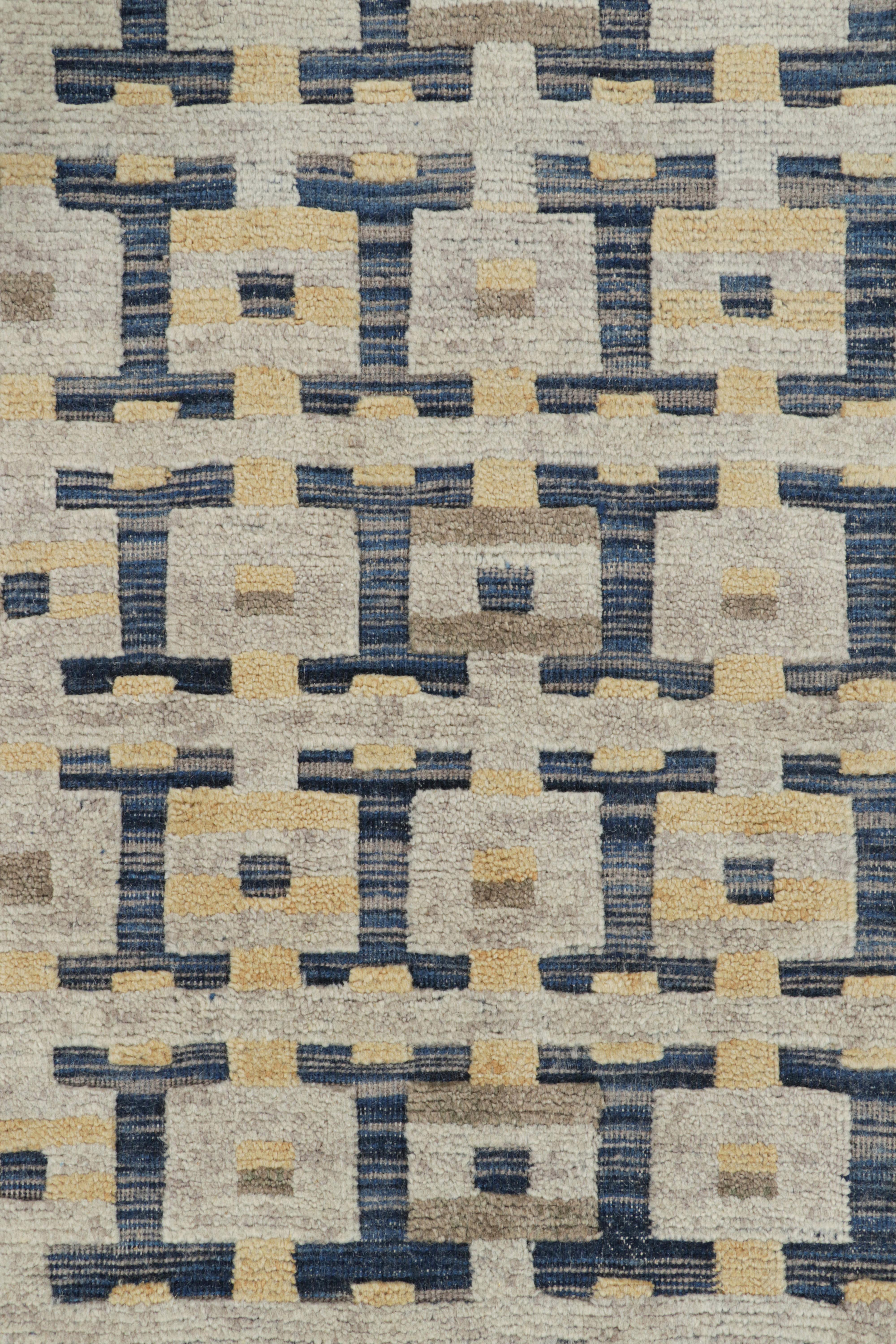 Moderne Rug & Kilim's Custom Scandinavian Style Rug Design with Geometric Patterns (tapis de style scandinave à motifs géométriques) en vente