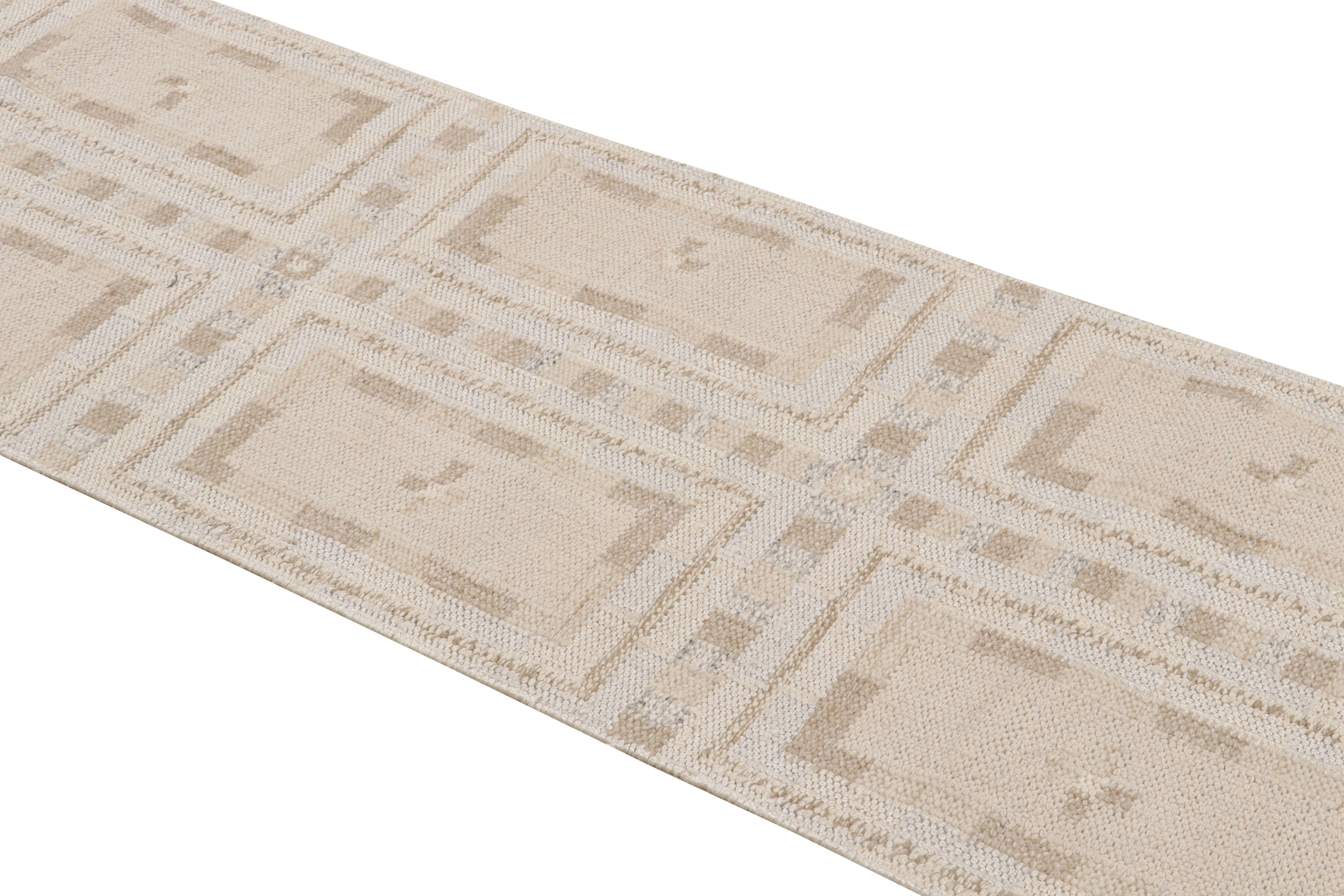 Rug & Kilim's individuelles skandinavisches Teppichdesign mit geometrischen Mustern  (Indisch) im Angebot