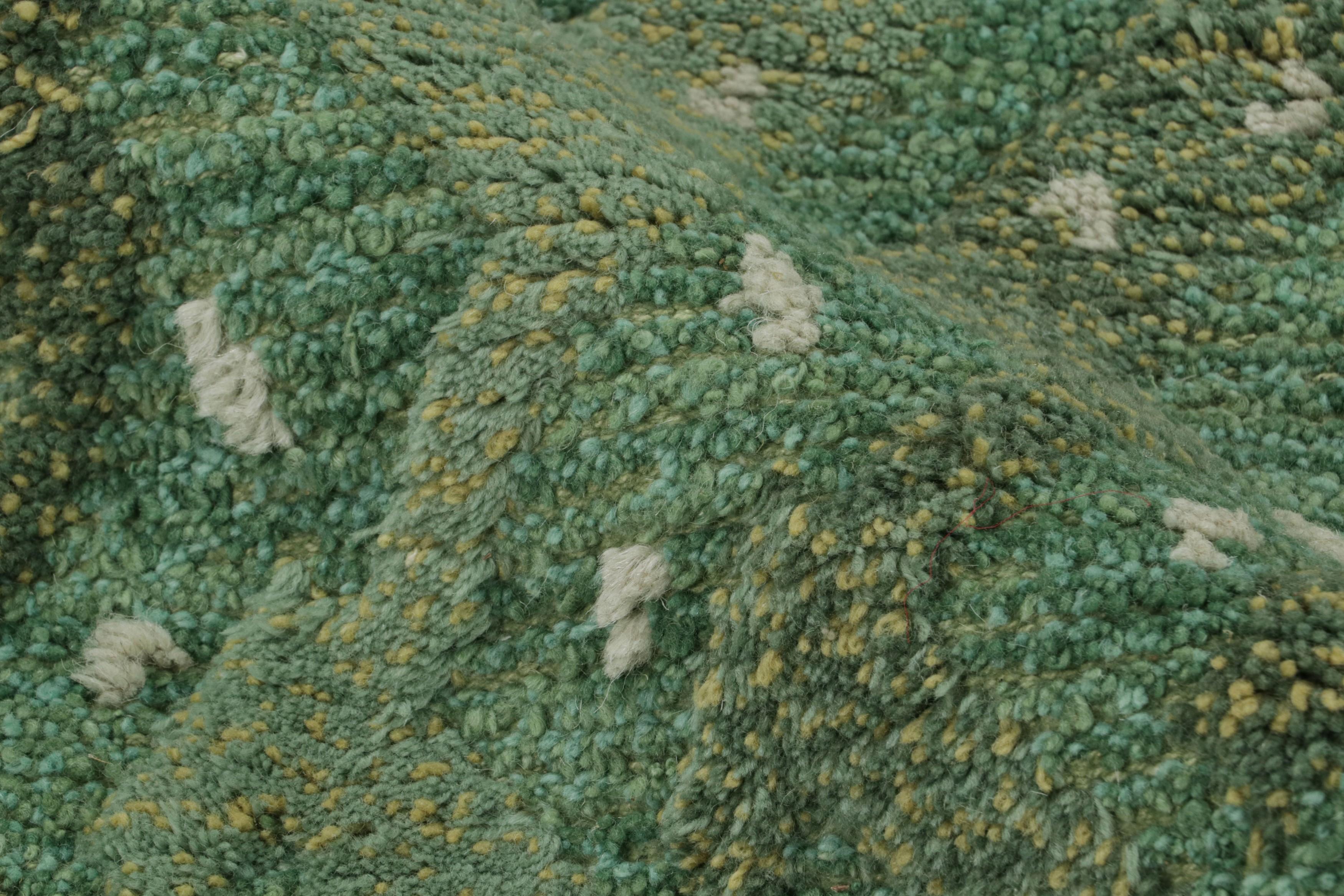 Rug & Kilim's Teppich im skandinavischen Stil mit grünen, geometrischen Mustern  im Zustand „Neu“ im Angebot in Long Island City, NY