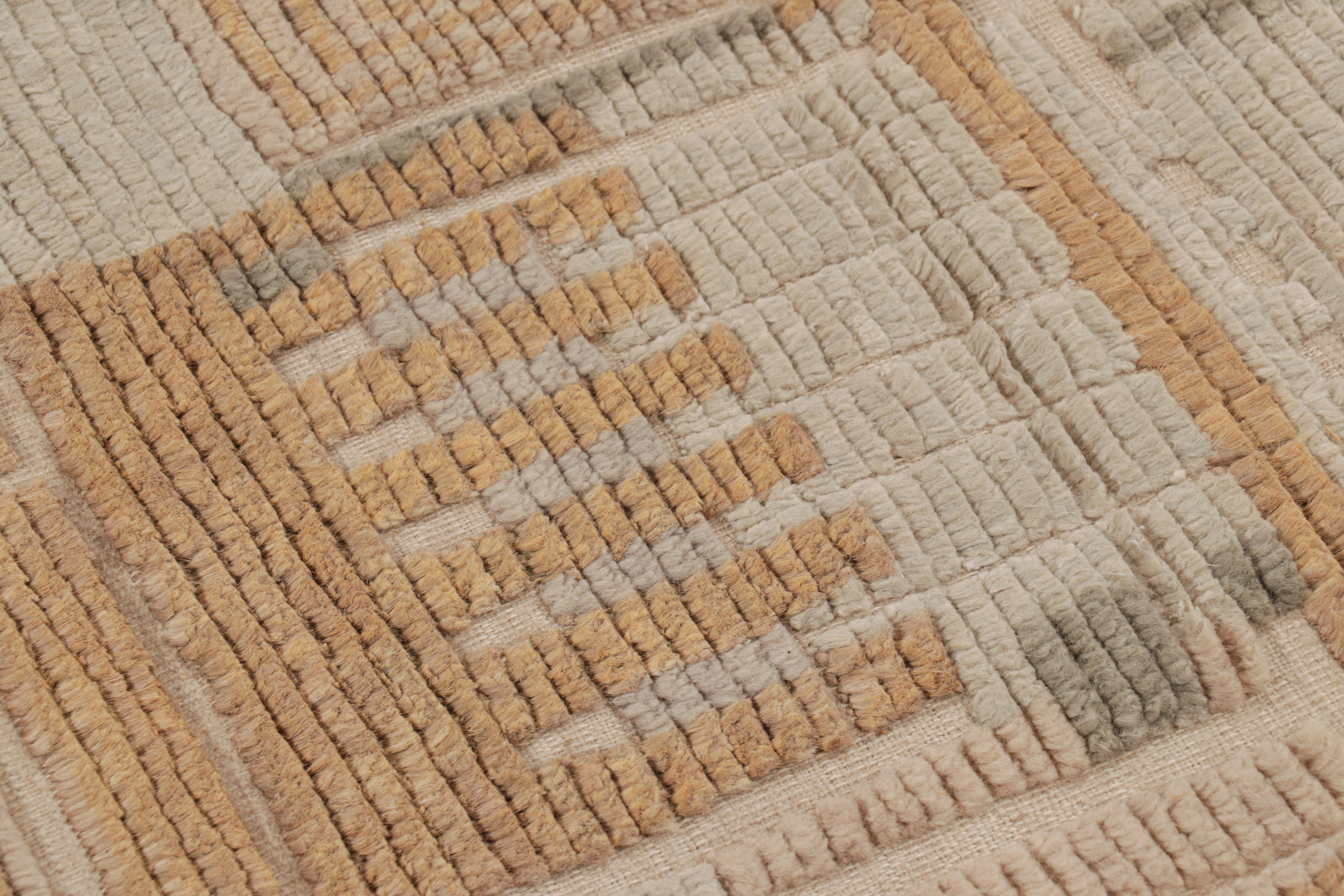 Rug & Kilim's Custom Scandinavian Style Rug in Beige with Geometric Patterns (tapis de style scandinave en beige avec des motifs géométriques) Neuf - En vente à Long Island City, NY