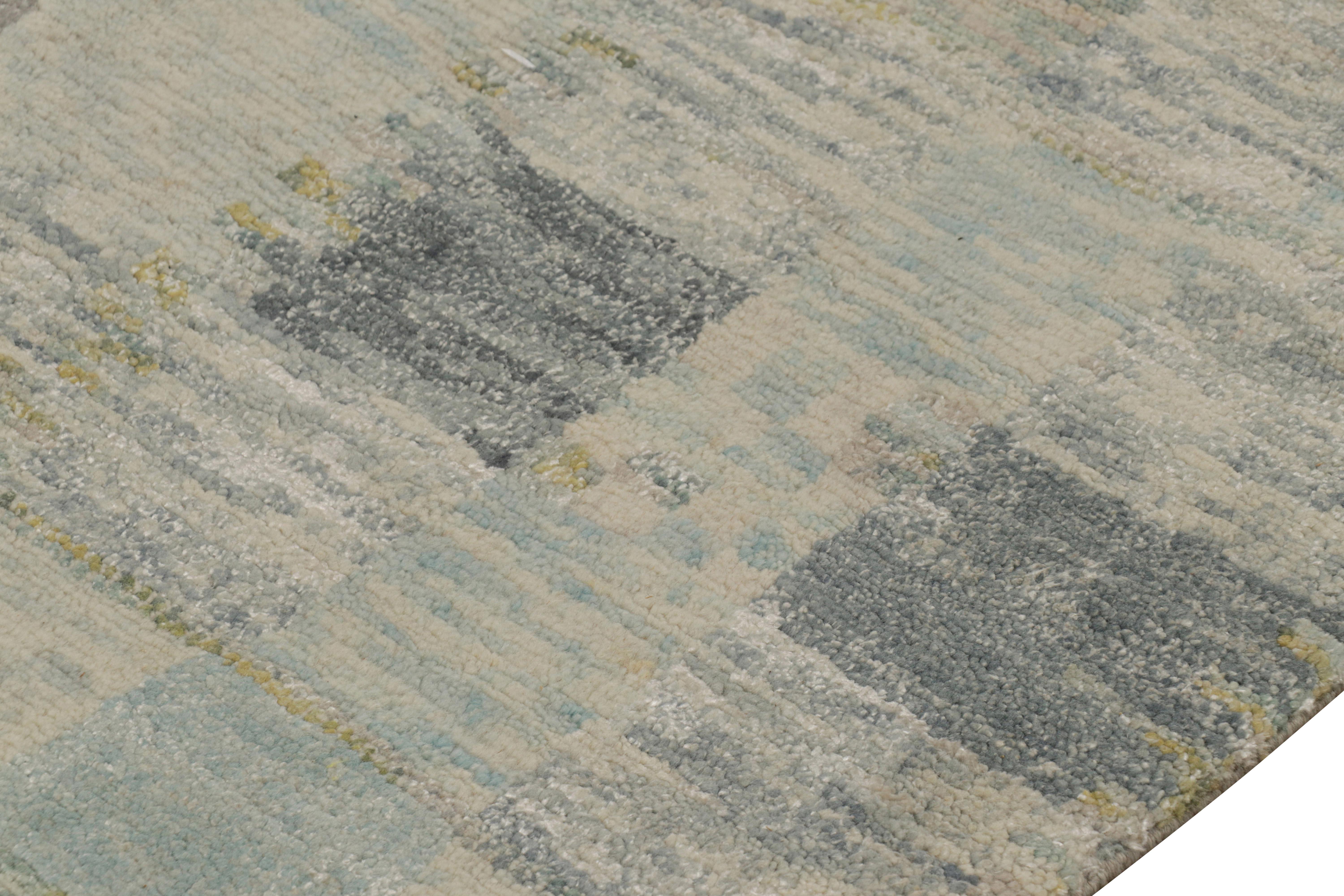 Rug & Kilim's maßgeschneiderter Teppich im skandinavischen Stil in Blau mit geometrischen Mustern im Zustand „Neu“ im Angebot in Long Island City, NY