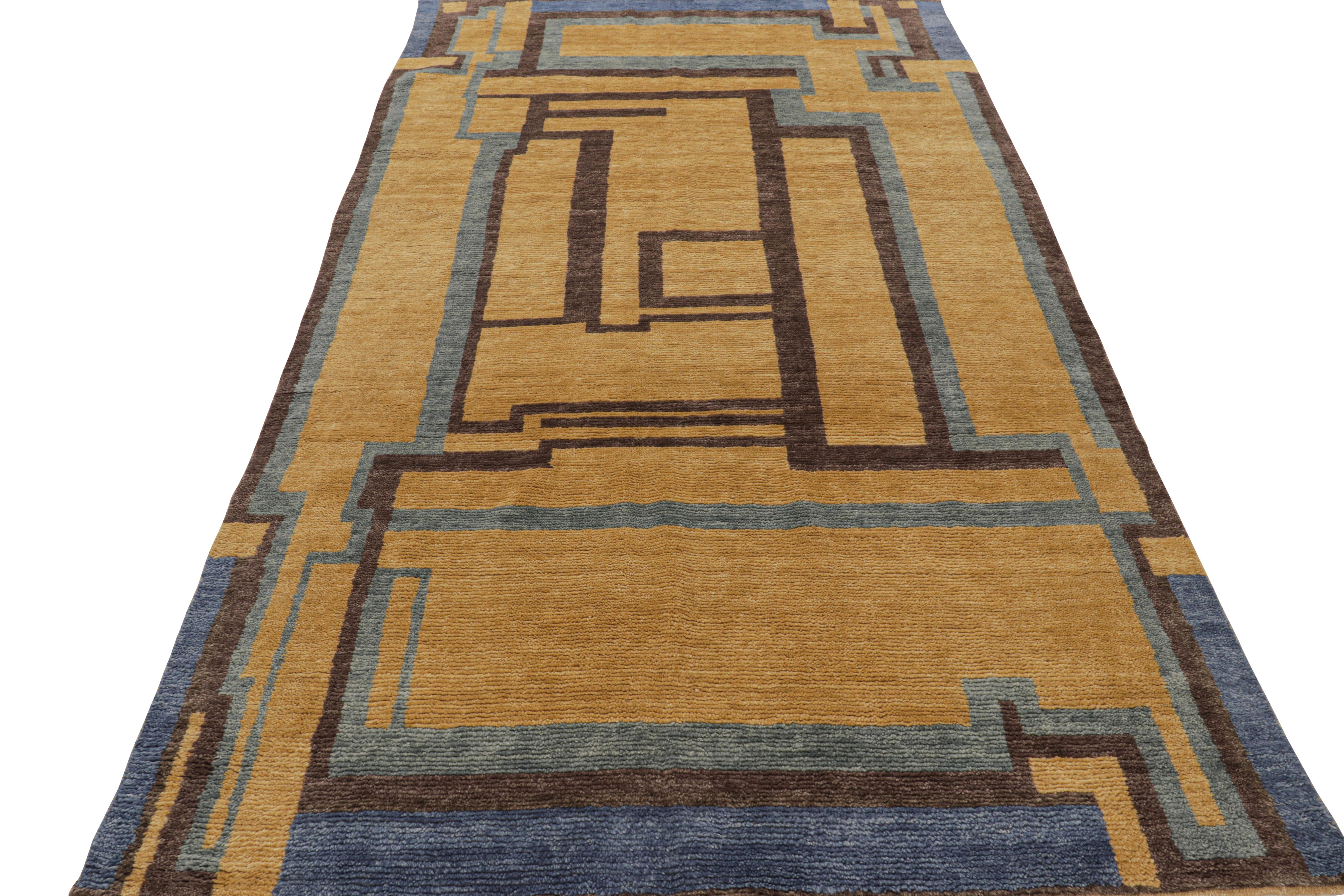 Rug & Kilim's maßgeschneiderter Teppich im skandinavischen Stil in Gold mit geometrischen Mustern (Handgeknüpft) im Angebot