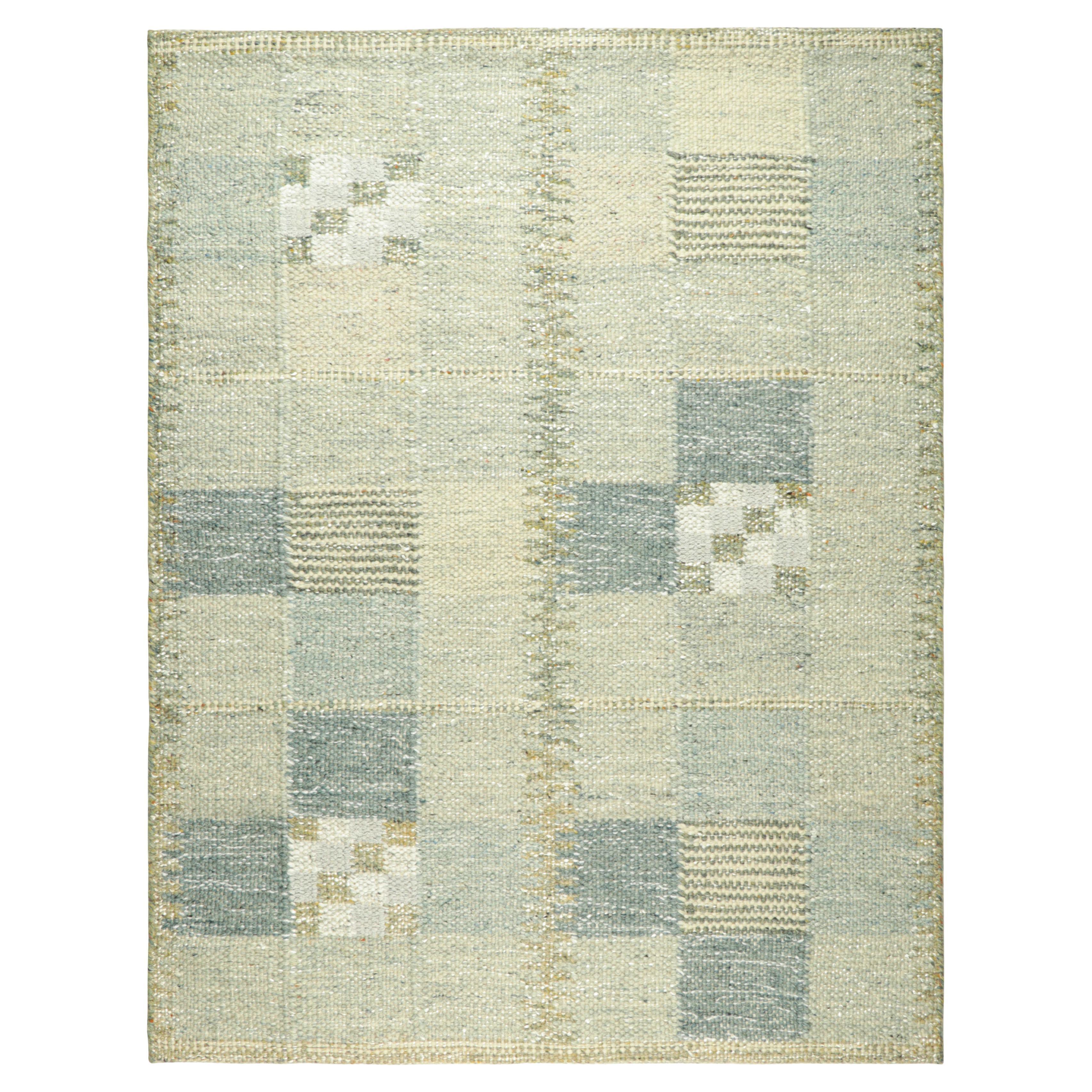 Rug & Kilims maßgefertigter Teppich im skandinavischen Stil mit hellblauen, geometrischen Mustern