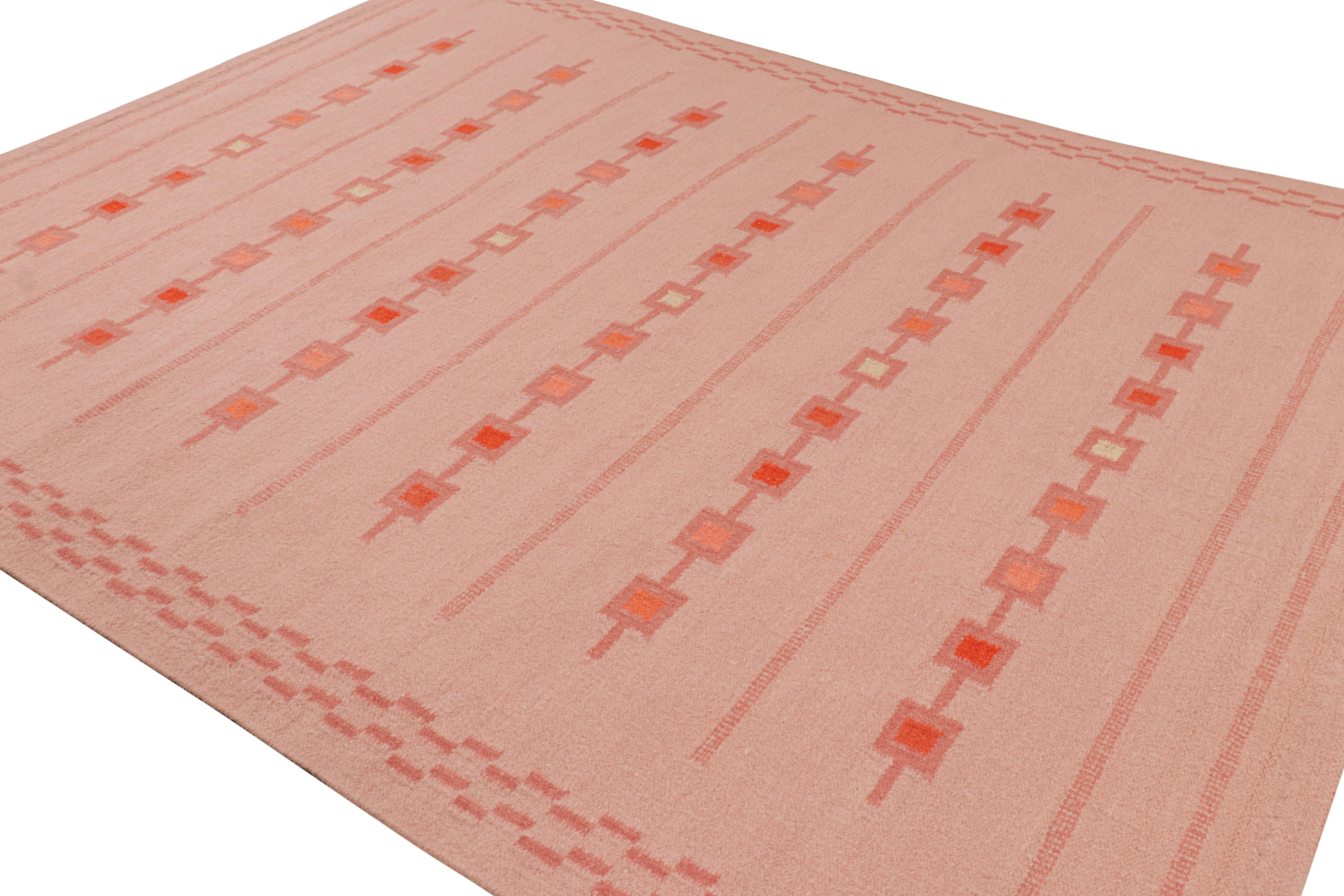Rug & Kilims maßgefertigter Teppich im skandinavischen Stil in Rosa mit geometrischen Mustern (Handgewebt) im Angebot