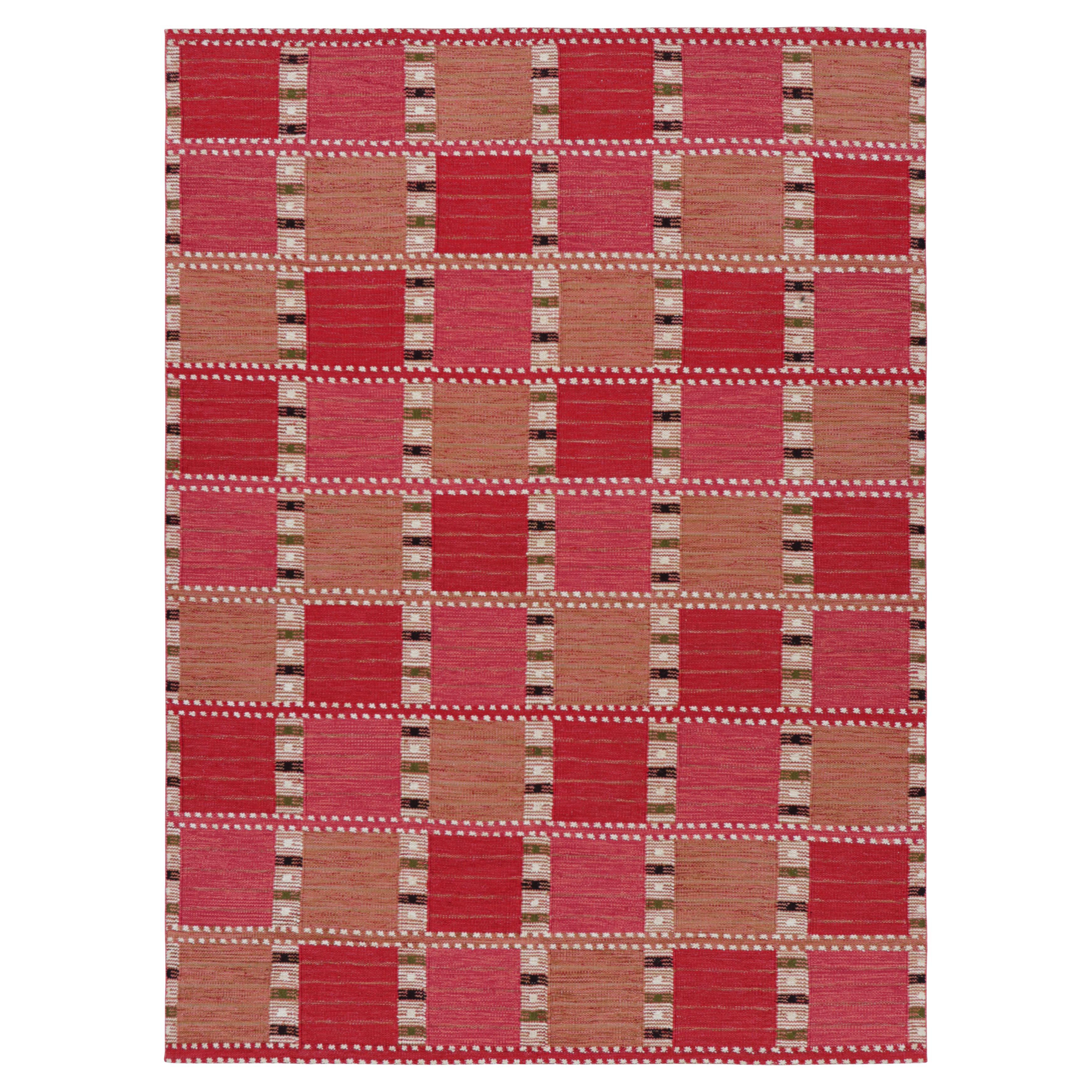 Rug & Kilim's maßgeschneiderter Teppich im skandinavischen Stil in Rottönen mit geometrischen Mustern
