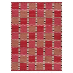 Rug & Kilim: Tappeto personalizzato in stile scandinavo nei toni del rosso con motivi geometrici