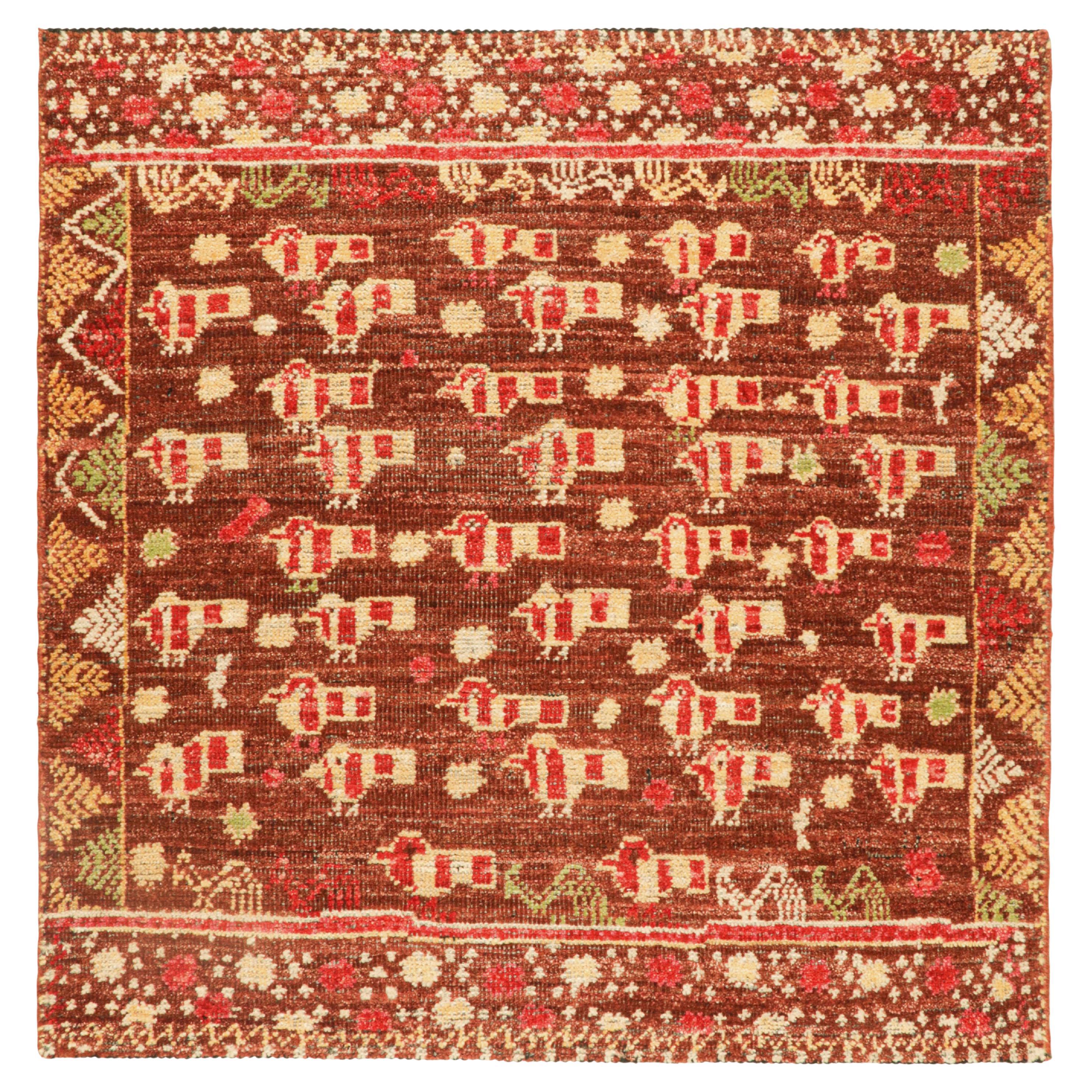 Diseño de alfombra cuadrada a medida de Rug & Kilim con motivos geométricos y pictóricos