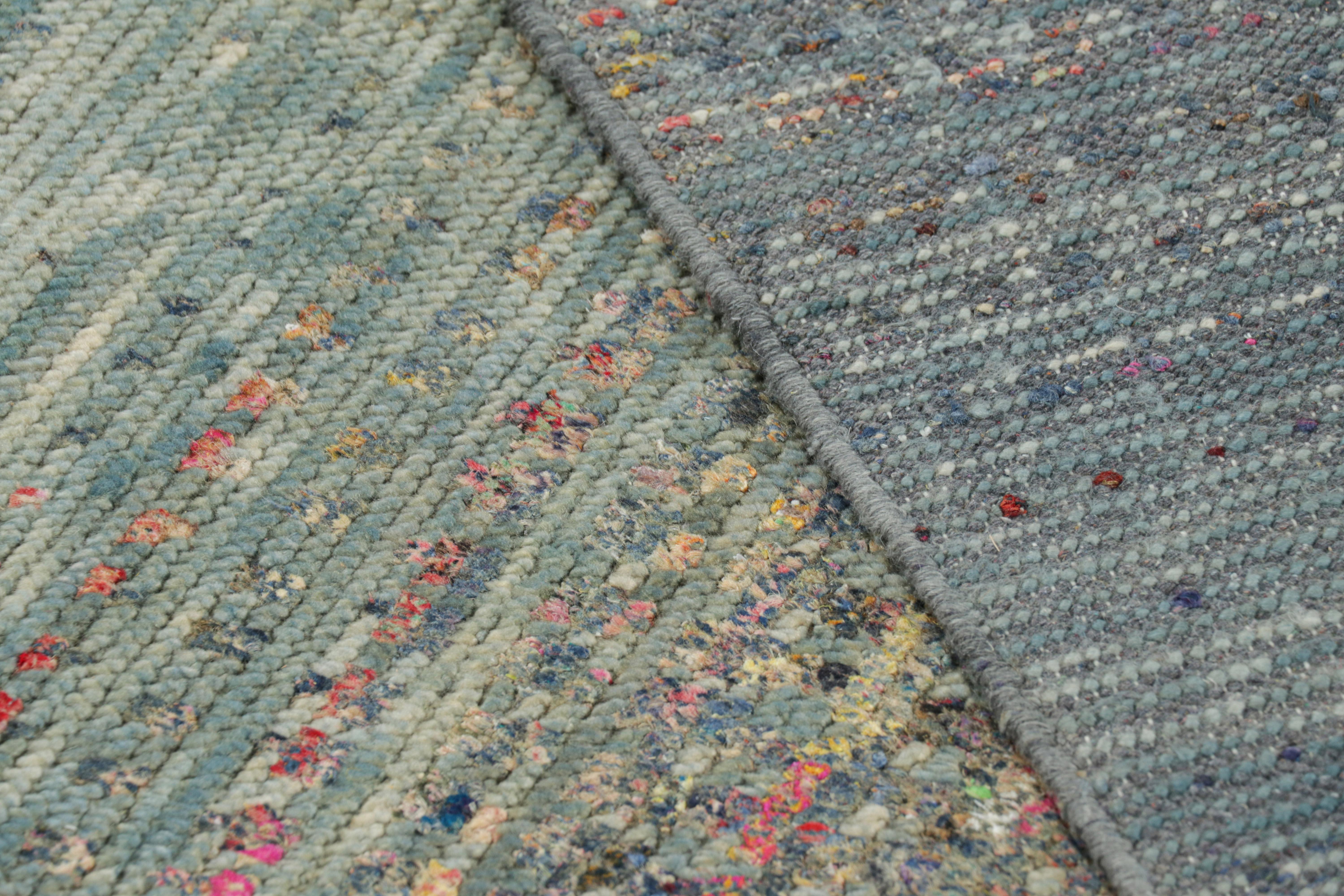 XXI secolo e contemporaneo Rug & Kilim: design personalizzato di un tappeto testurizzato nei toni del blu in vendita
