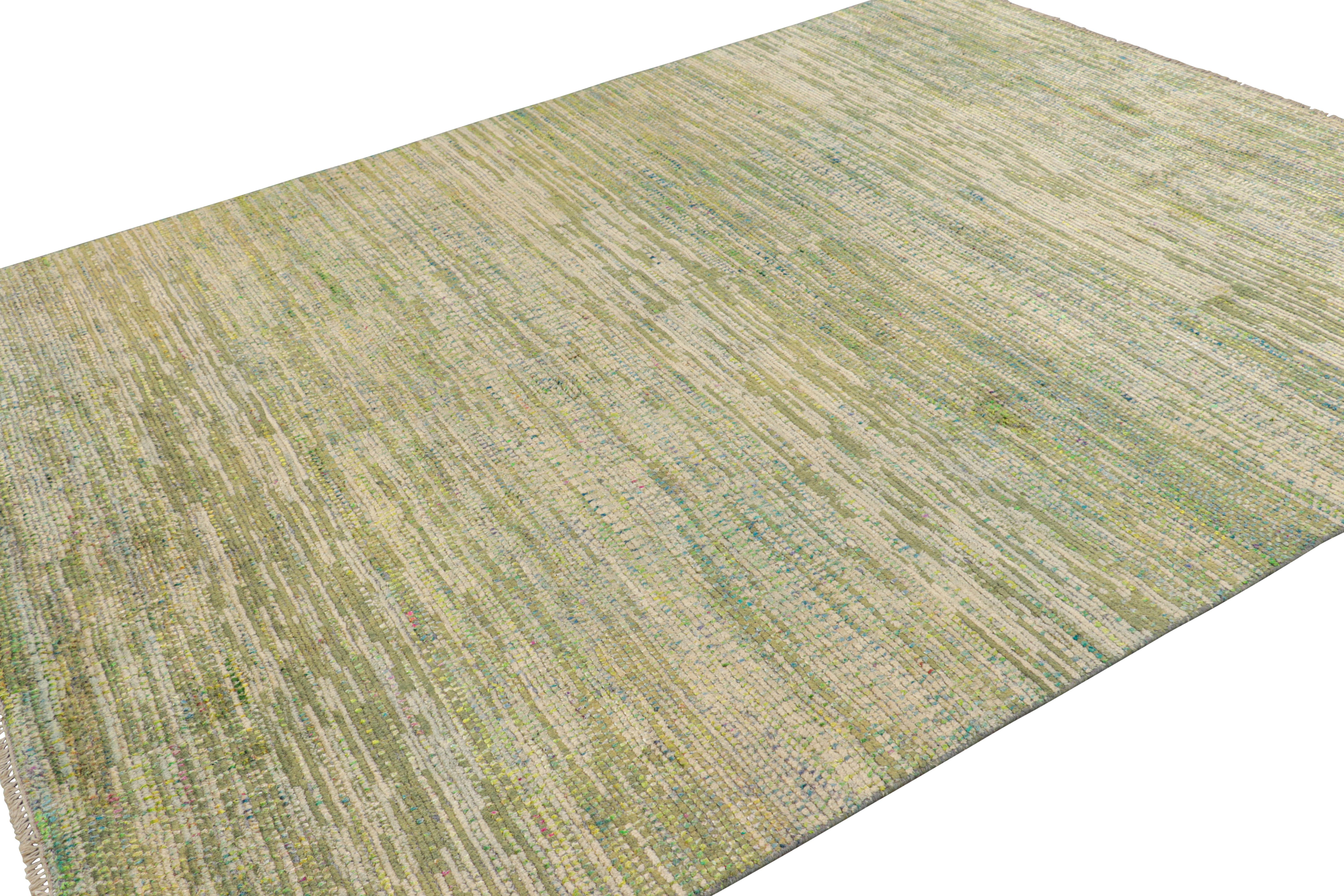 Indiano Rug & Kilim: design personalizzato di tappeti testurizzati con toni verdi e striature in vendita