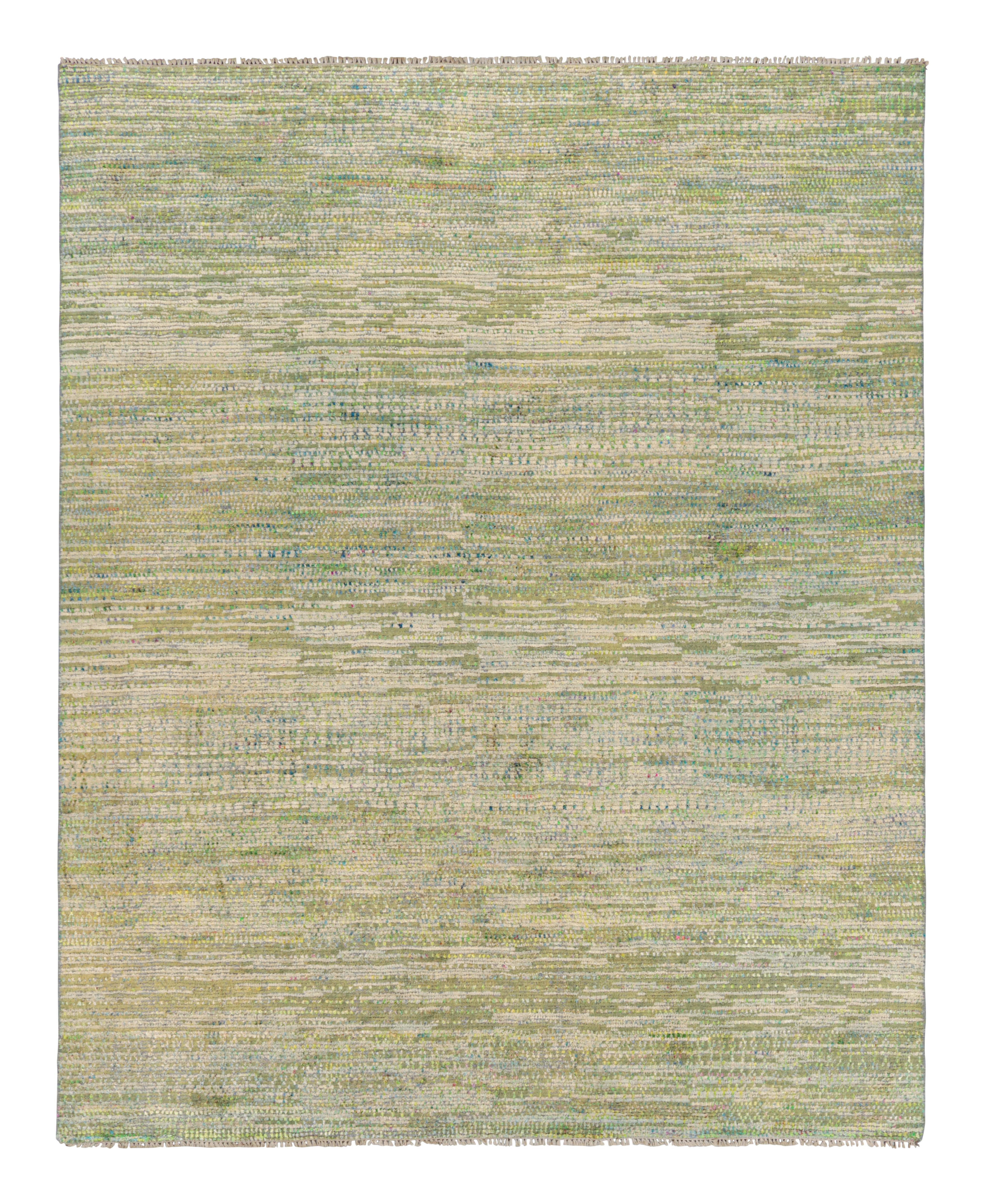 Rug & Kilim: design personalizzato di tappeti testurizzati con toni verdi e striature In condizioni Nuovo in vendita a Long Island City, NY