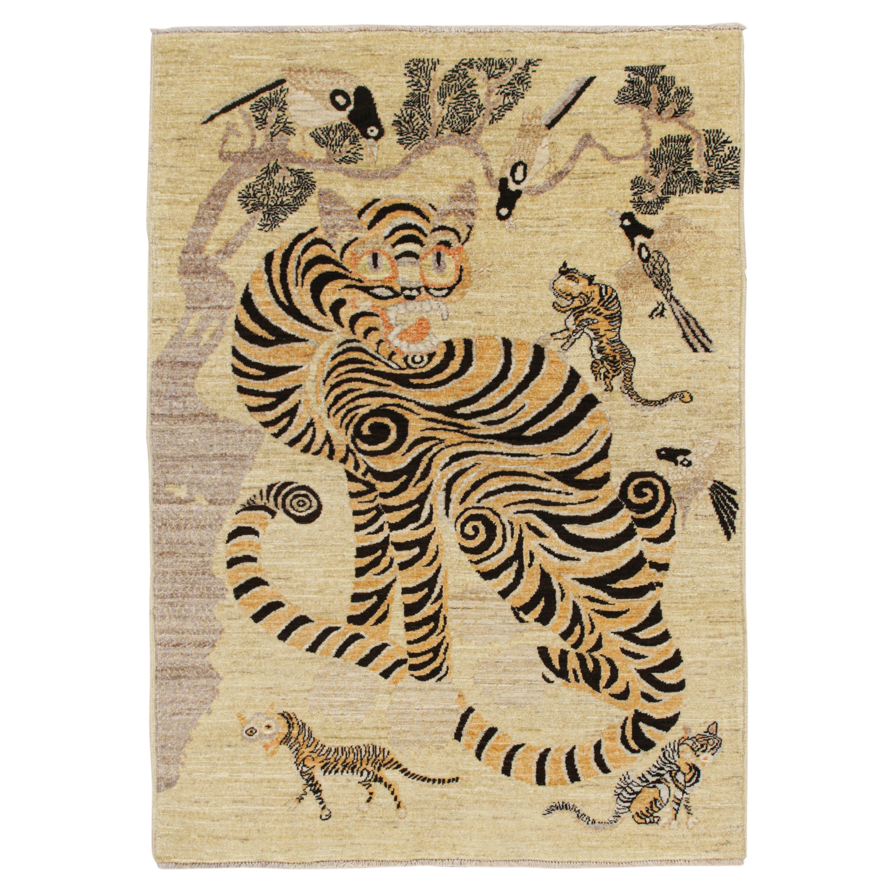 Rug & Kilim: design personalizzato di Rug & Kilim Tiger in beige con foto arancione e nera
