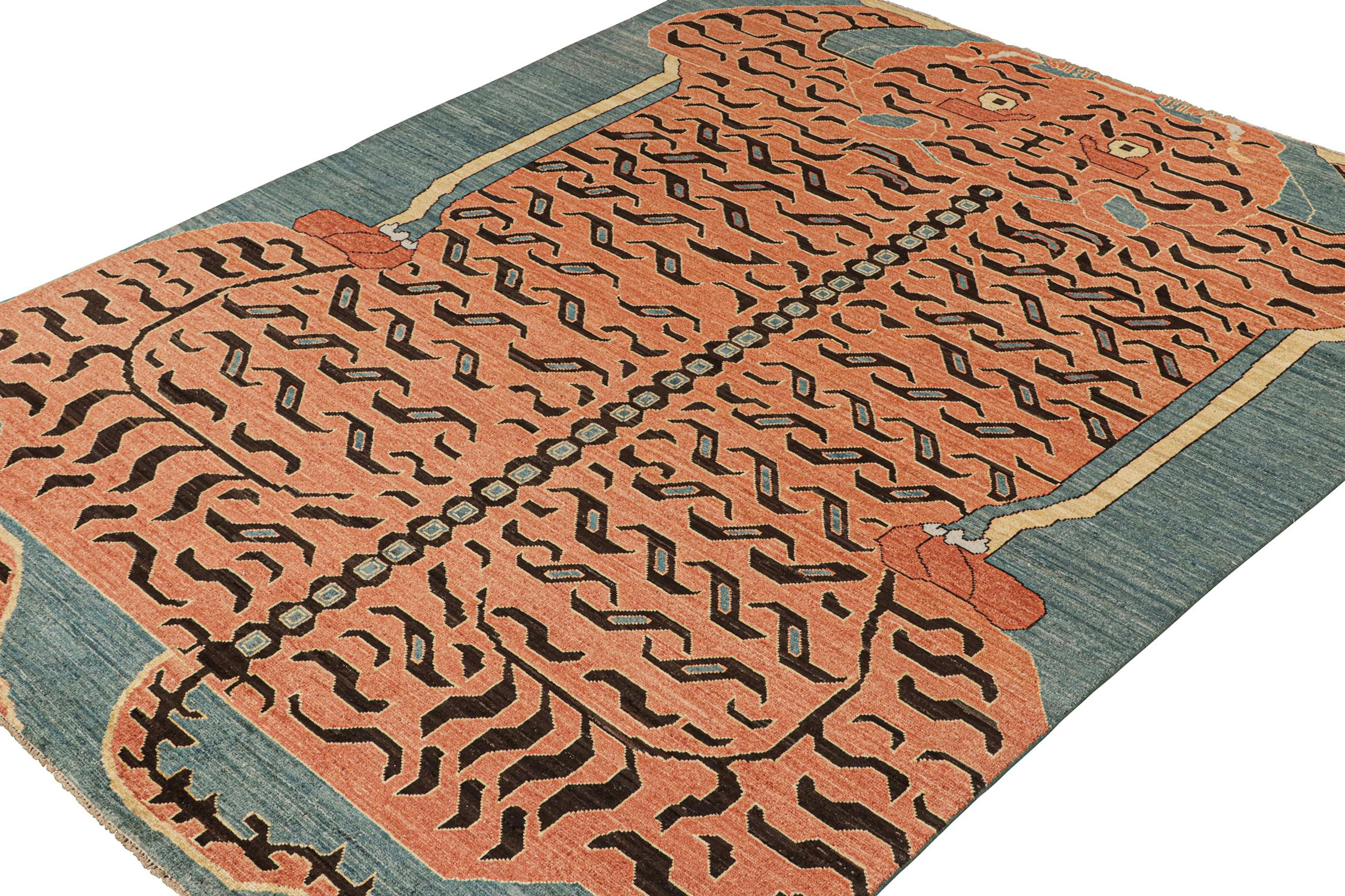 Moderno Rug & Kilim: design personalizzato di un tappeto in pelle di tigre con immagini arancioni e marroni in vendita