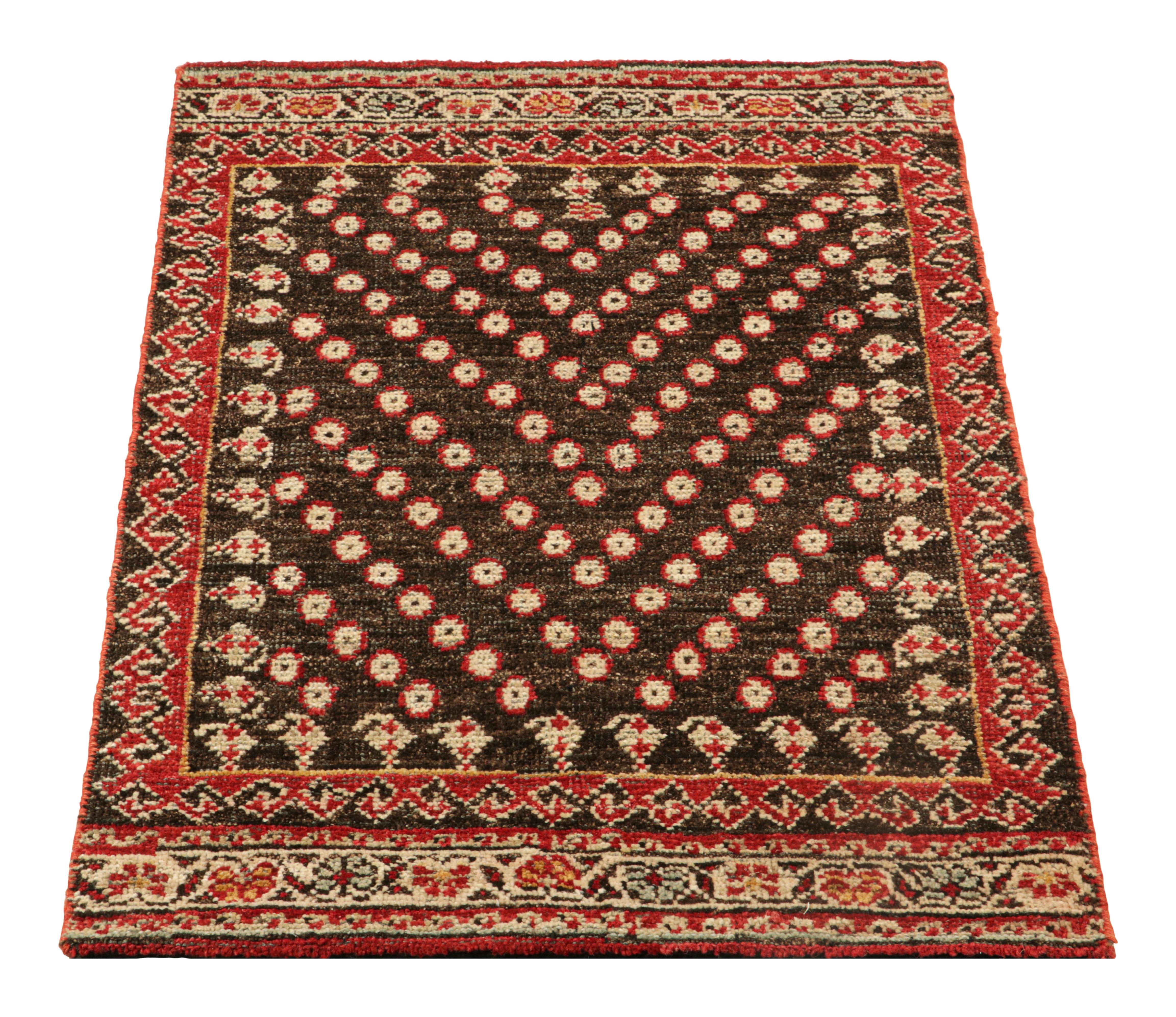 Rug & Kilim: Tappeto tribale personalizzato in marrone e rosso con motivi floreali In condizioni Nuovo in vendita a Long Island City, NY