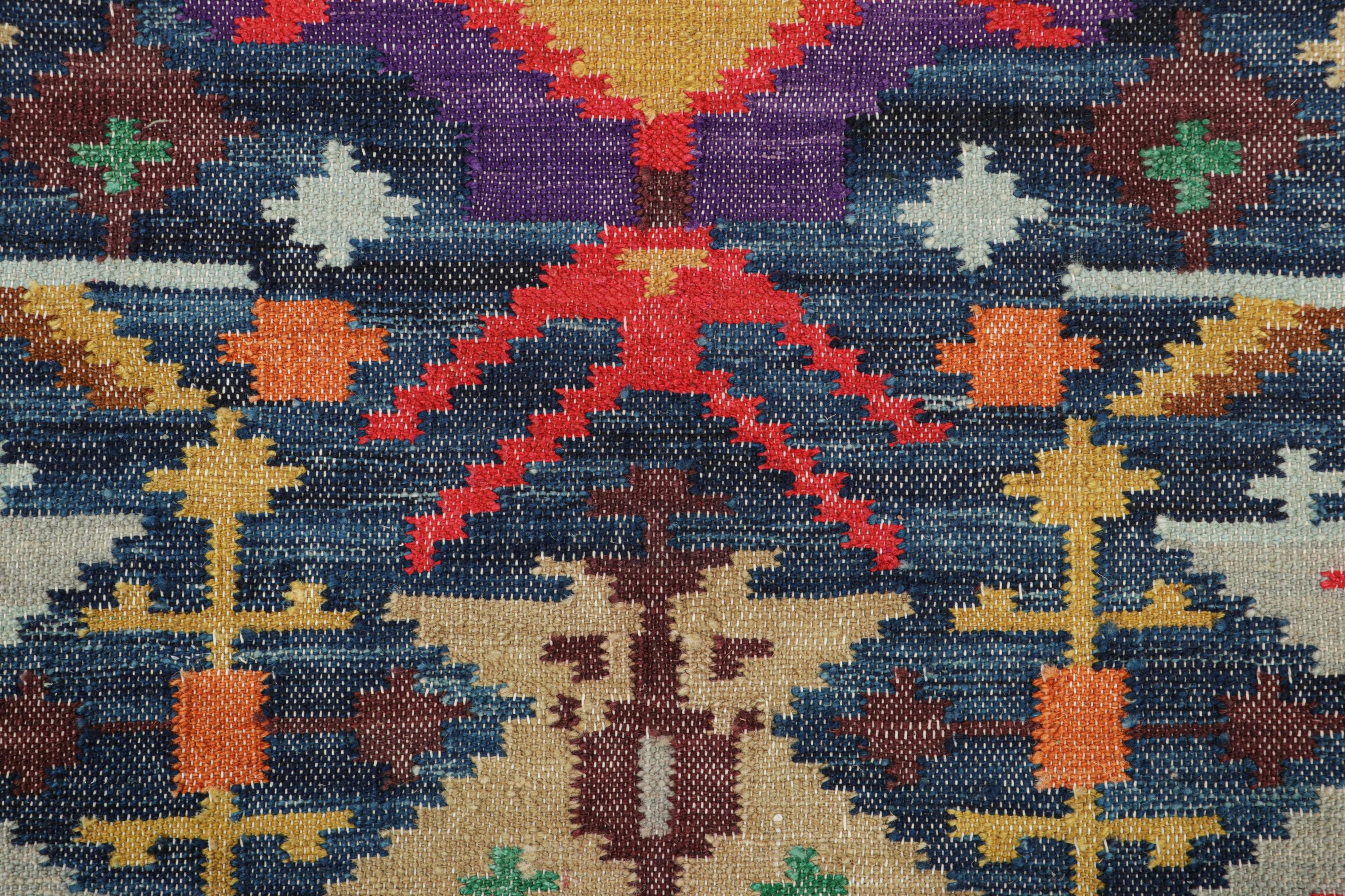 Dhurrie-Läufer von Rug & Kilim mit bunten geometrischen Mustern (Kelim) im Angebot