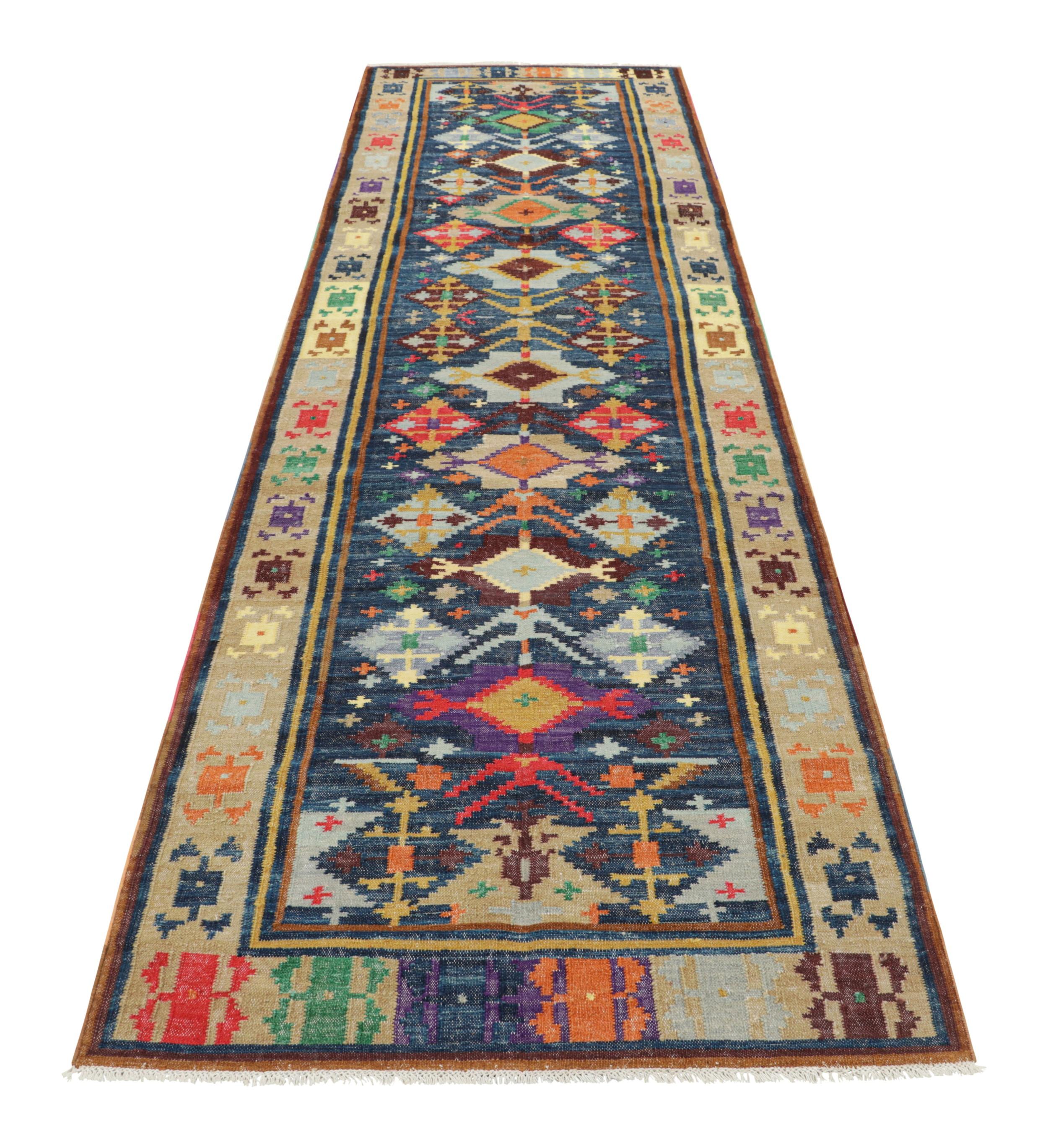 Dhurrie-Läufer von Rug & Kilim mit bunten geometrischen Mustern (Handgewebt) im Angebot