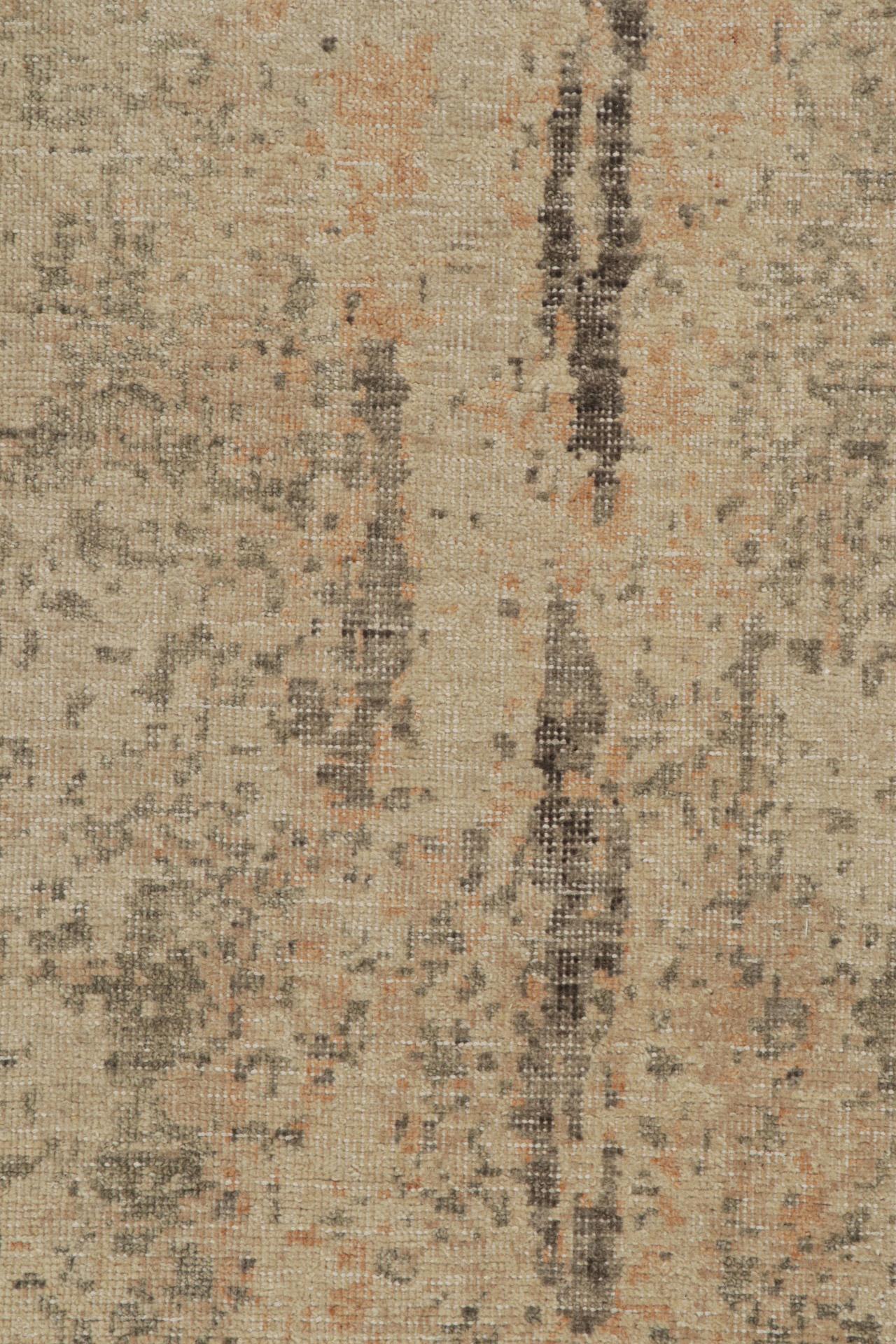 Rug & Kilim’s Distressed Abstract Rug In Beige And Gray All Over Pattern In New Condition For Sale In Long Island City, NY