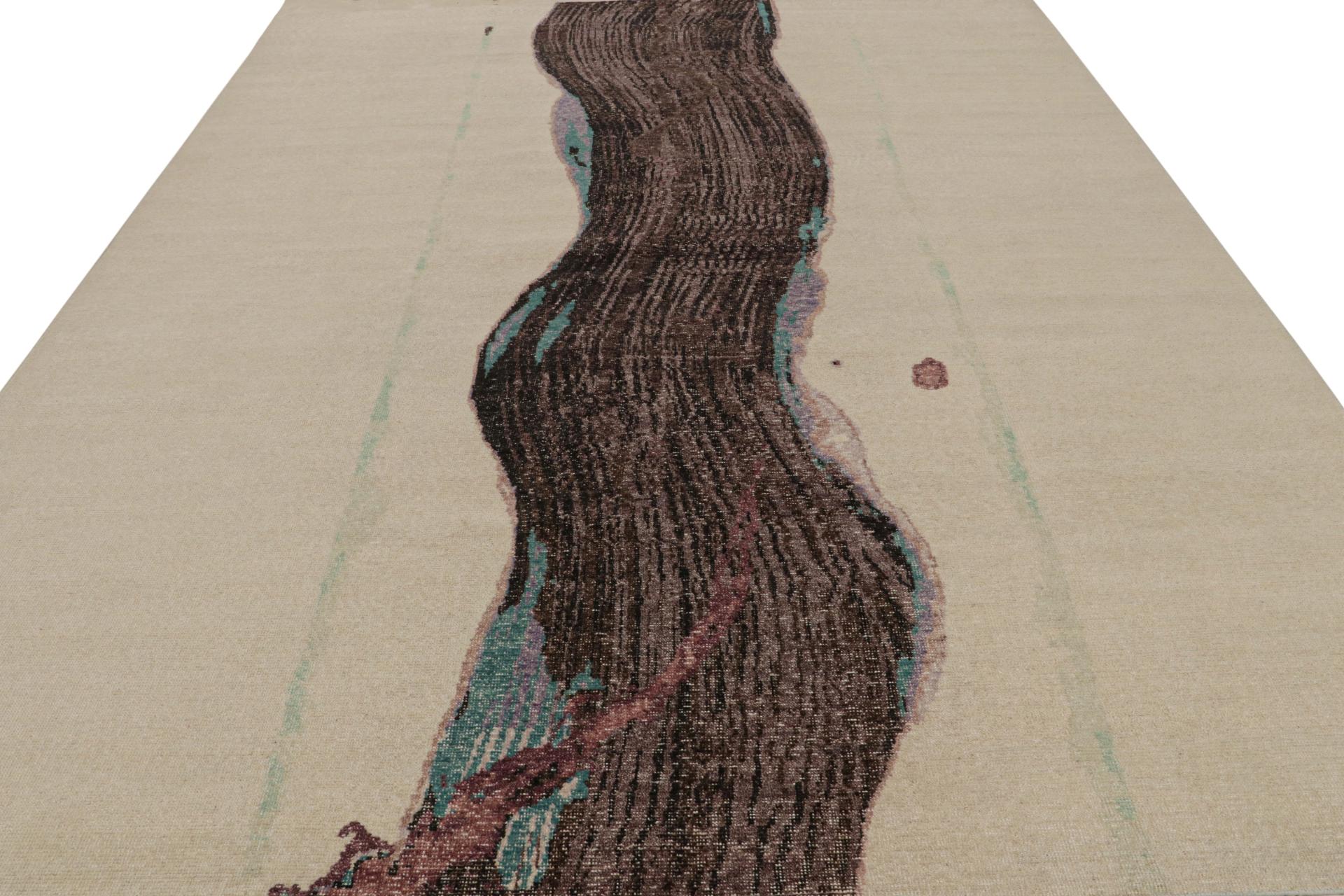 Scandinavo moderno Rug & Kilim è un tappeto astratto e consumato di colore beige con motivo viola. in vendita