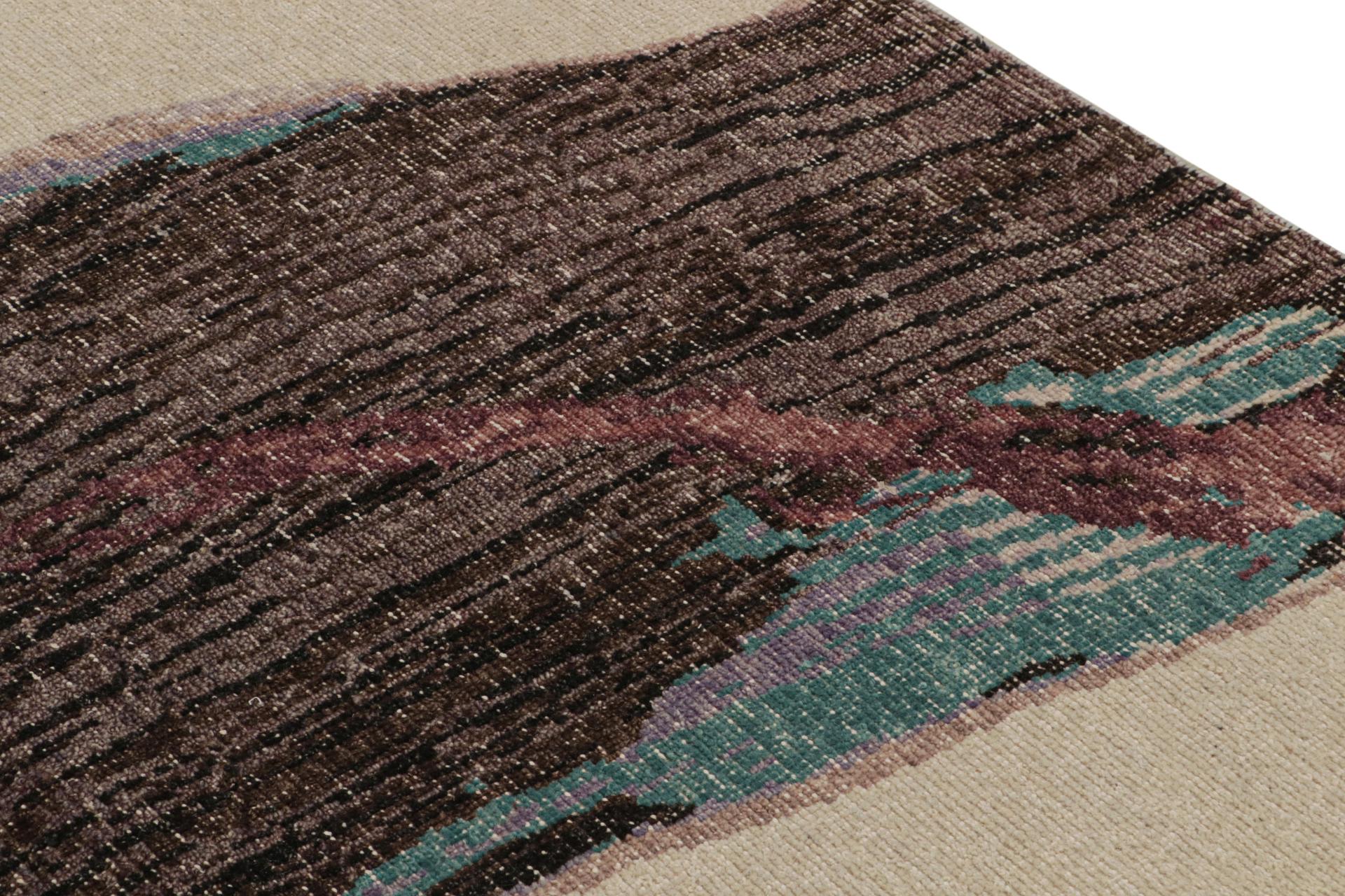 Indiano Rug & Kilim è un tappeto astratto e consumato di colore beige con motivo viola. in vendita