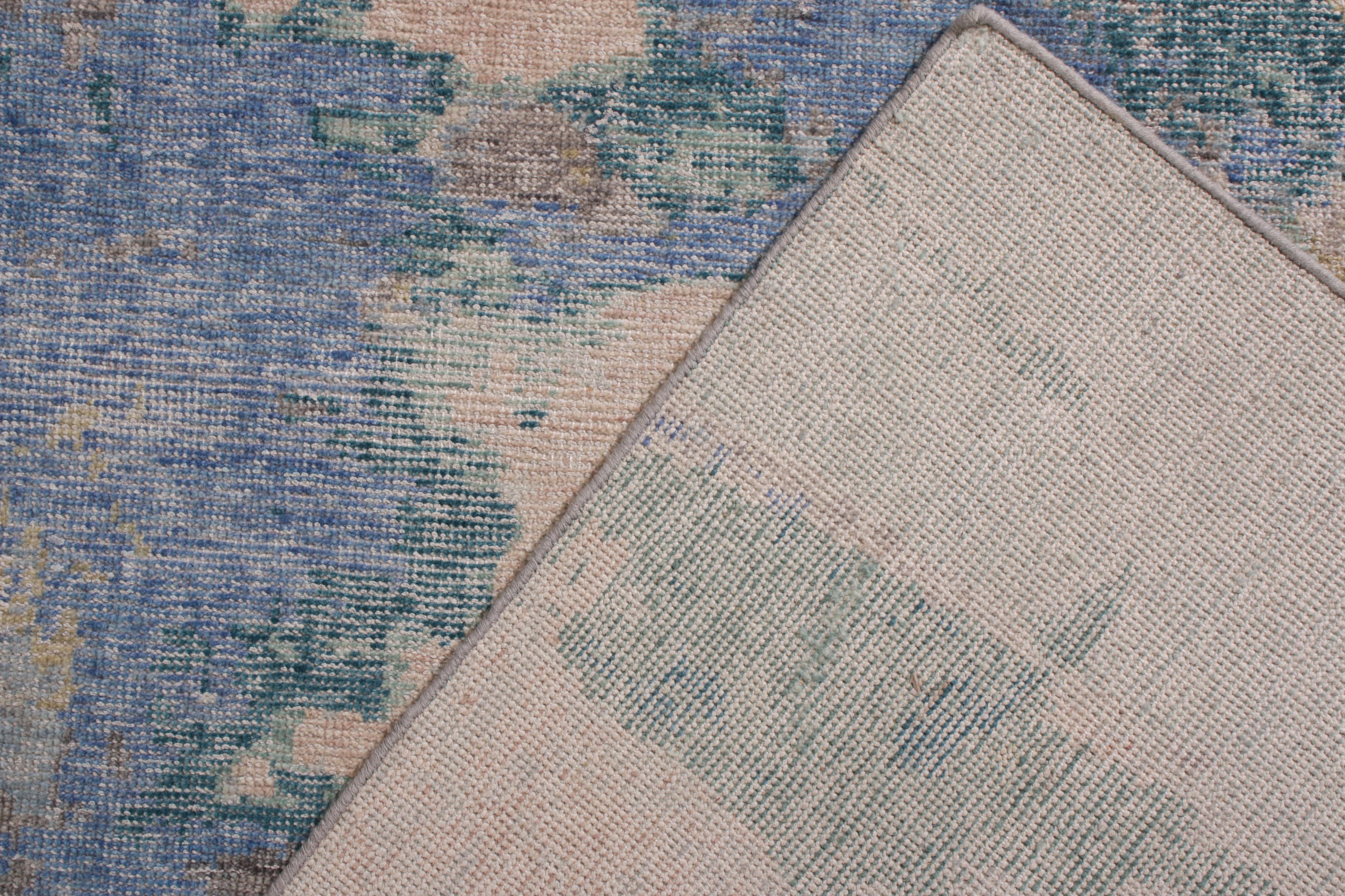 Abstrakter Teppich von Teppich & Kilims in Blau-Grün und Grau mit geometrischem Muster (Handgeknüpft) im Angebot
