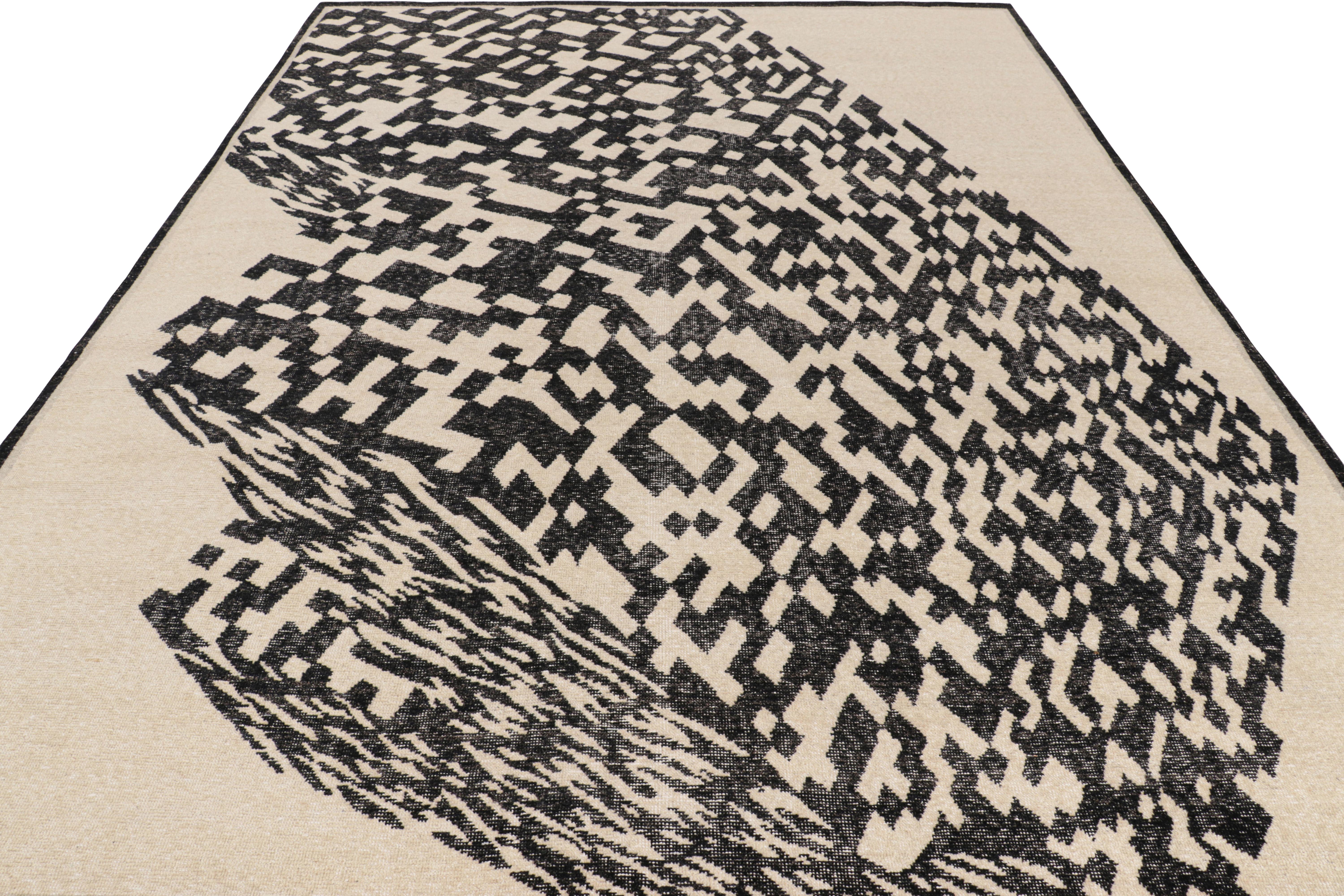 Rug & Kilim's abstrakter Teppich in Elfenbein & Schwarz mit geometrischen Mustern im Zustand „Neu“ im Angebot in Long Island City, NY