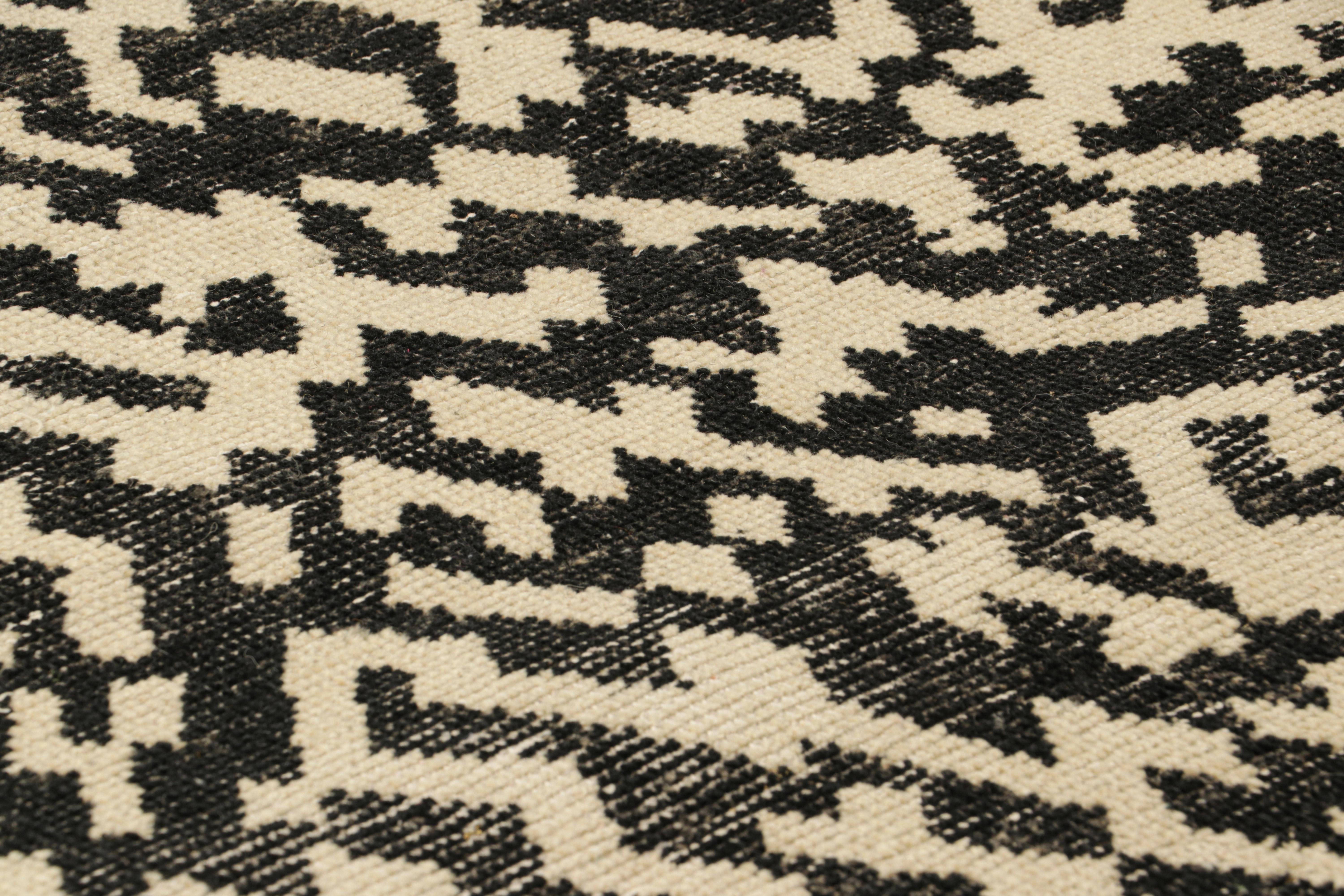 Annodato a mano in lana, questo tappeto moderno 4x4 originario dell'India, ispirato all'arte moderna con motivi geometrici, è un'entusiasmante aggiunta alla collezione Rug & Kilim. 

Sul design: 

Non si può fare a meno di ammirare i dettagli che