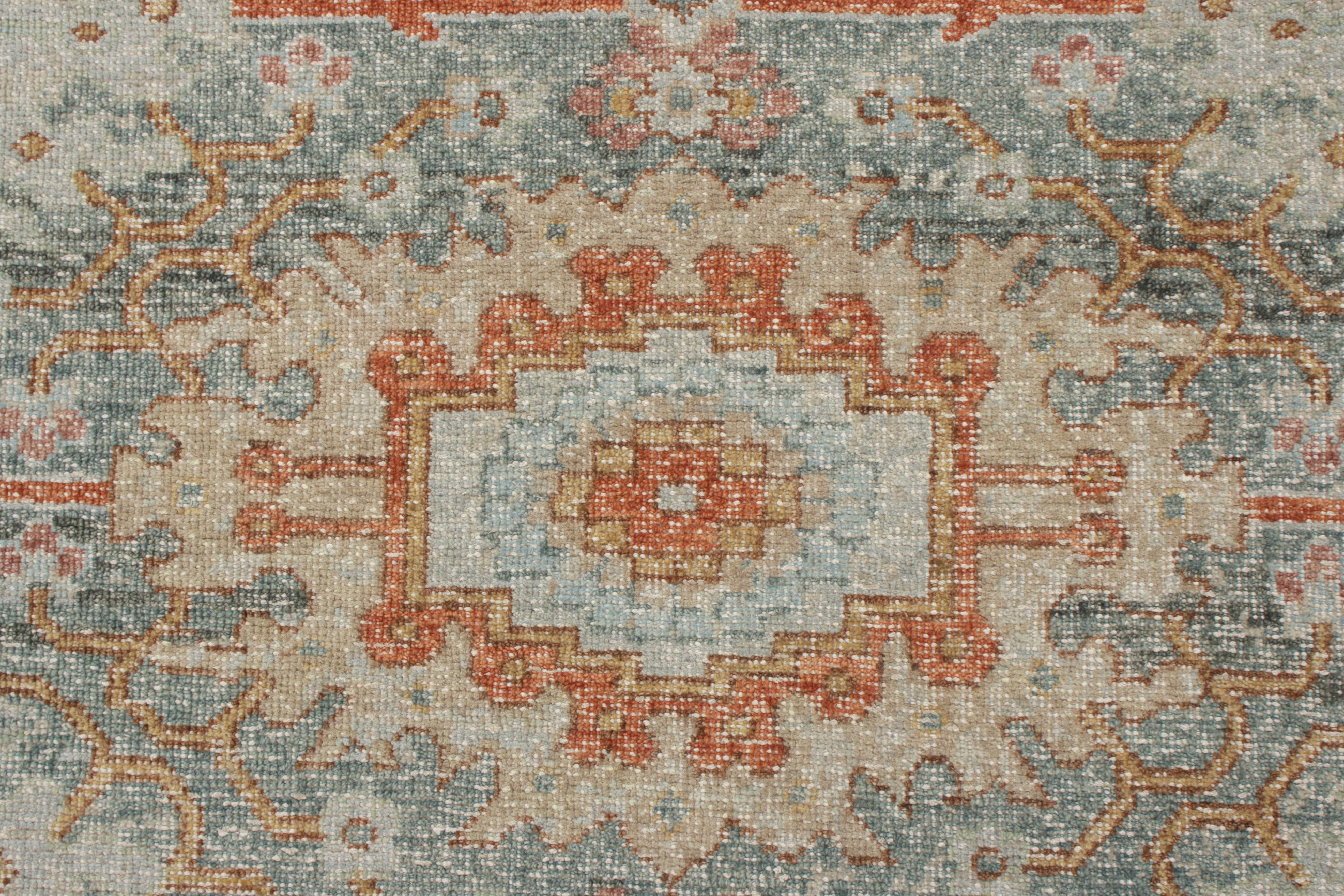 Indiano Rug & Kilim è un tappeto personalizzato in stile classico, blu e beige, con motivo geometrico. in vendita