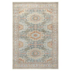 Rug & Kilim è un tappeto personalizzato in stile classico, blu e beige, con motivo geometrico.