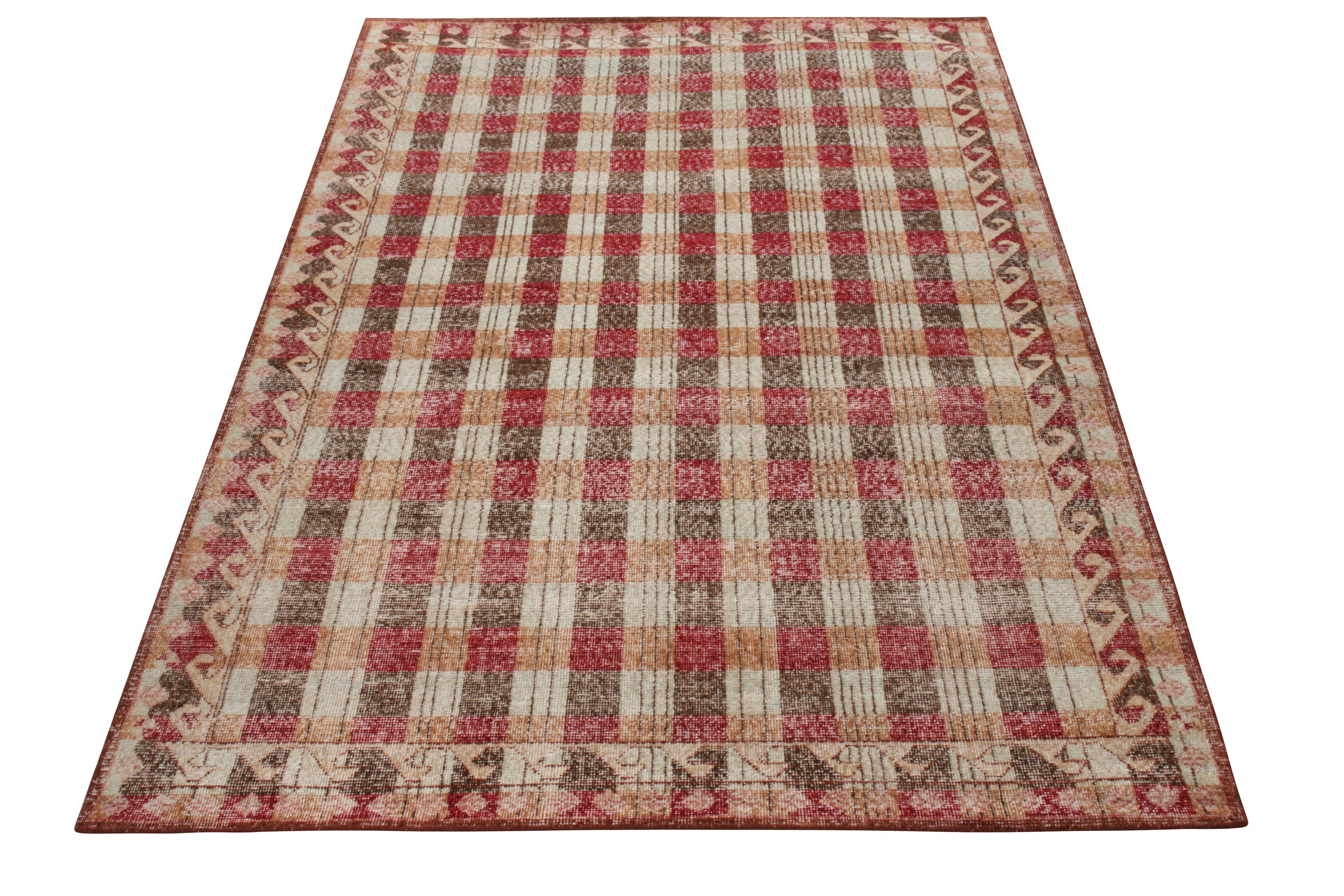 Ispirandosi all'estetica scandinava, Rug & Kilim presenta questa rivisitazione moderna di un classico stile di metà secolo della sua Homage Collection. Questo tappeto 6x9 in stile angosciato segue un disegno geometrico simmetrico e porta con sé