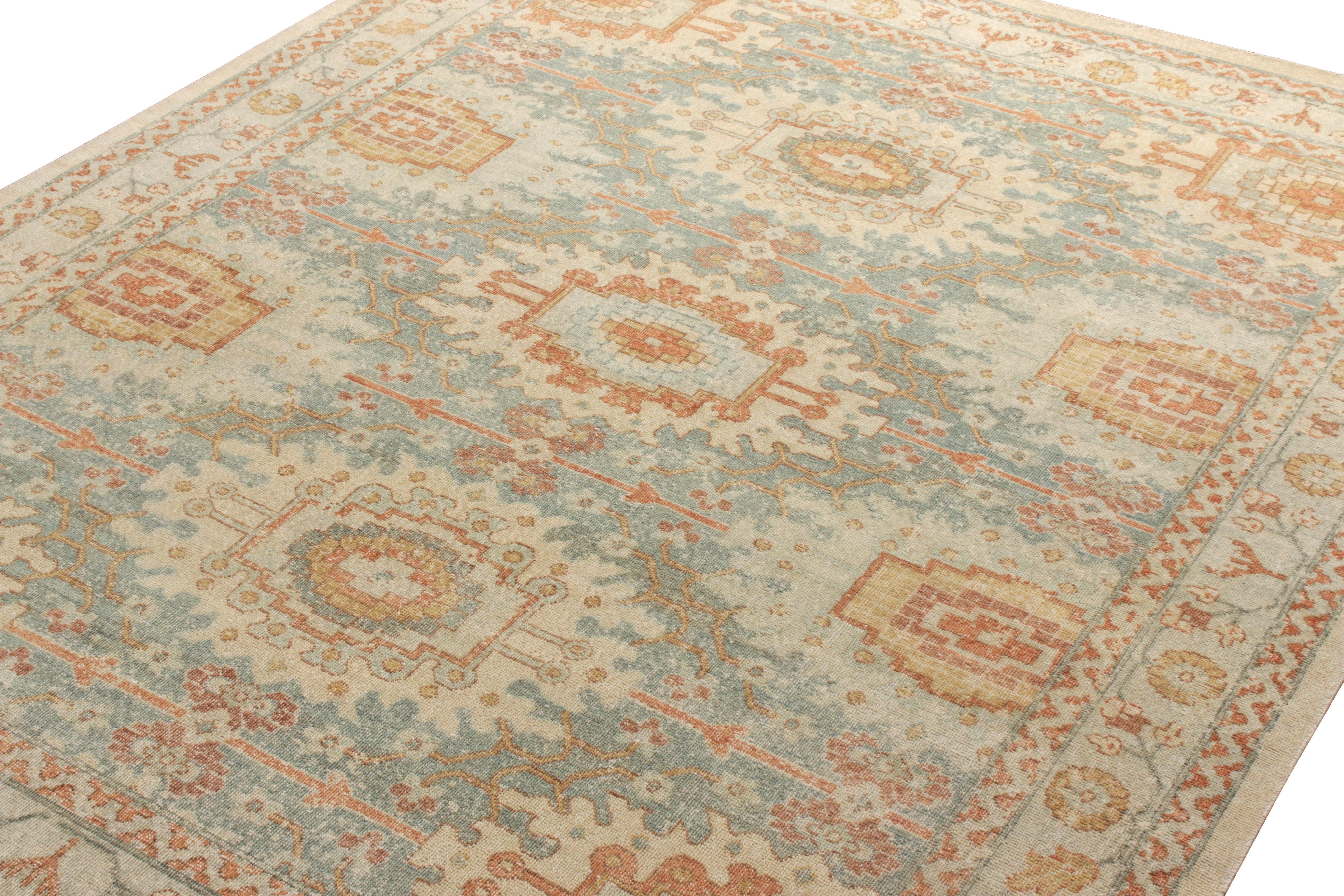 Altro Rug & Kilim - Tappeto in stile classico invecchiato in blu, beige e marrone con motivi geometrici in vendita