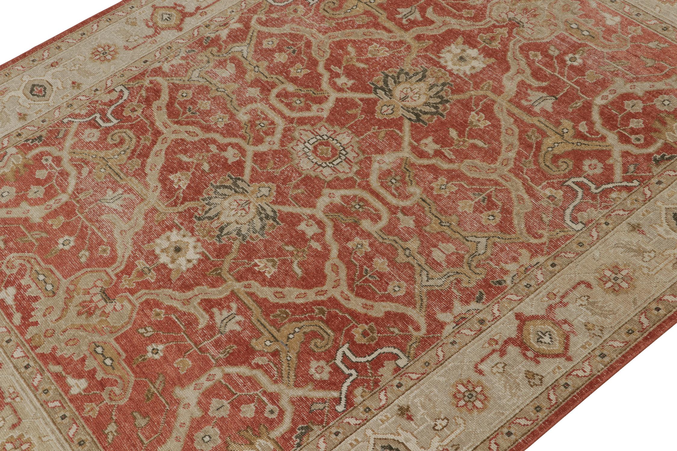 Annodato a mano Rug & Kilim: Tappeto in stile classico invecchiato in rosso con motivi floreali beige in vendita